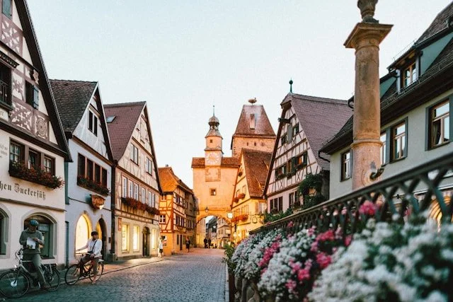 German town and how tight and loose cultures impact our nervous system according to Michele Gelfand