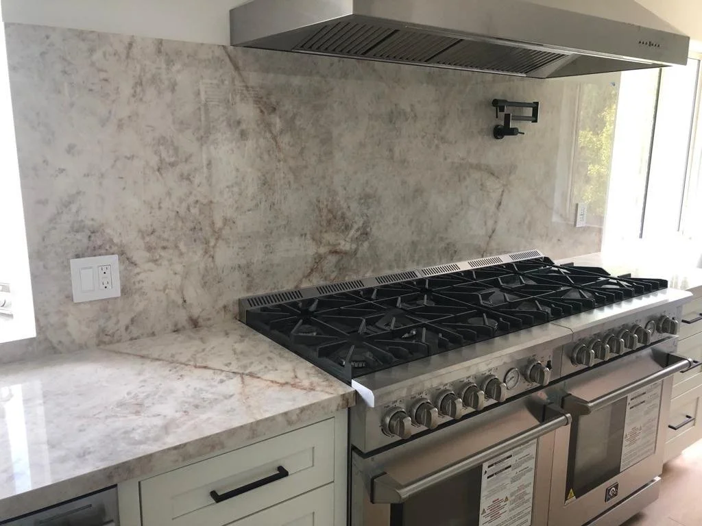 Kitchen countertop and full-height backsplash detail by Arroyos Tile and Granite Inc.
