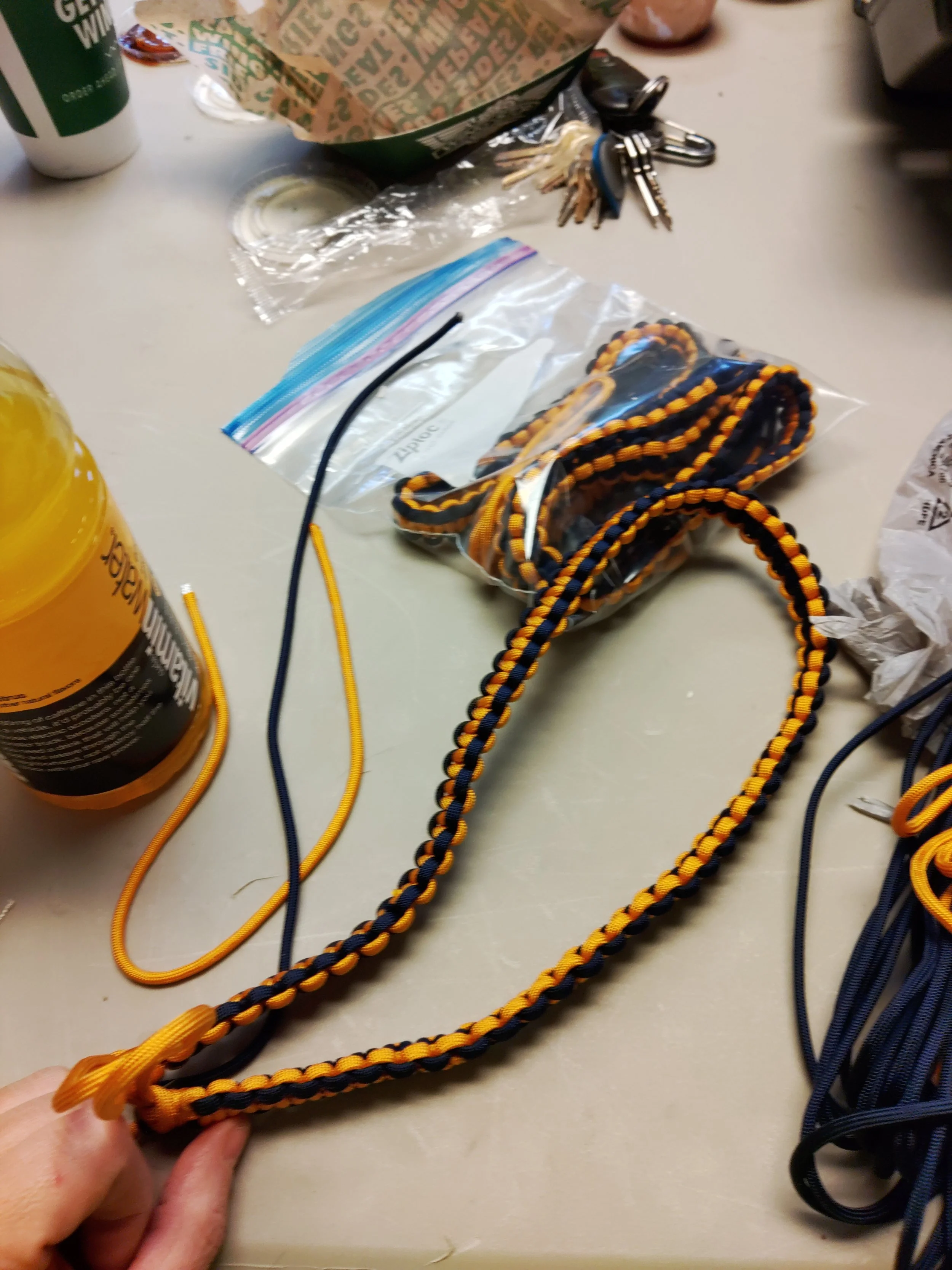 bi-color lanyard dark blue and yellow paracord