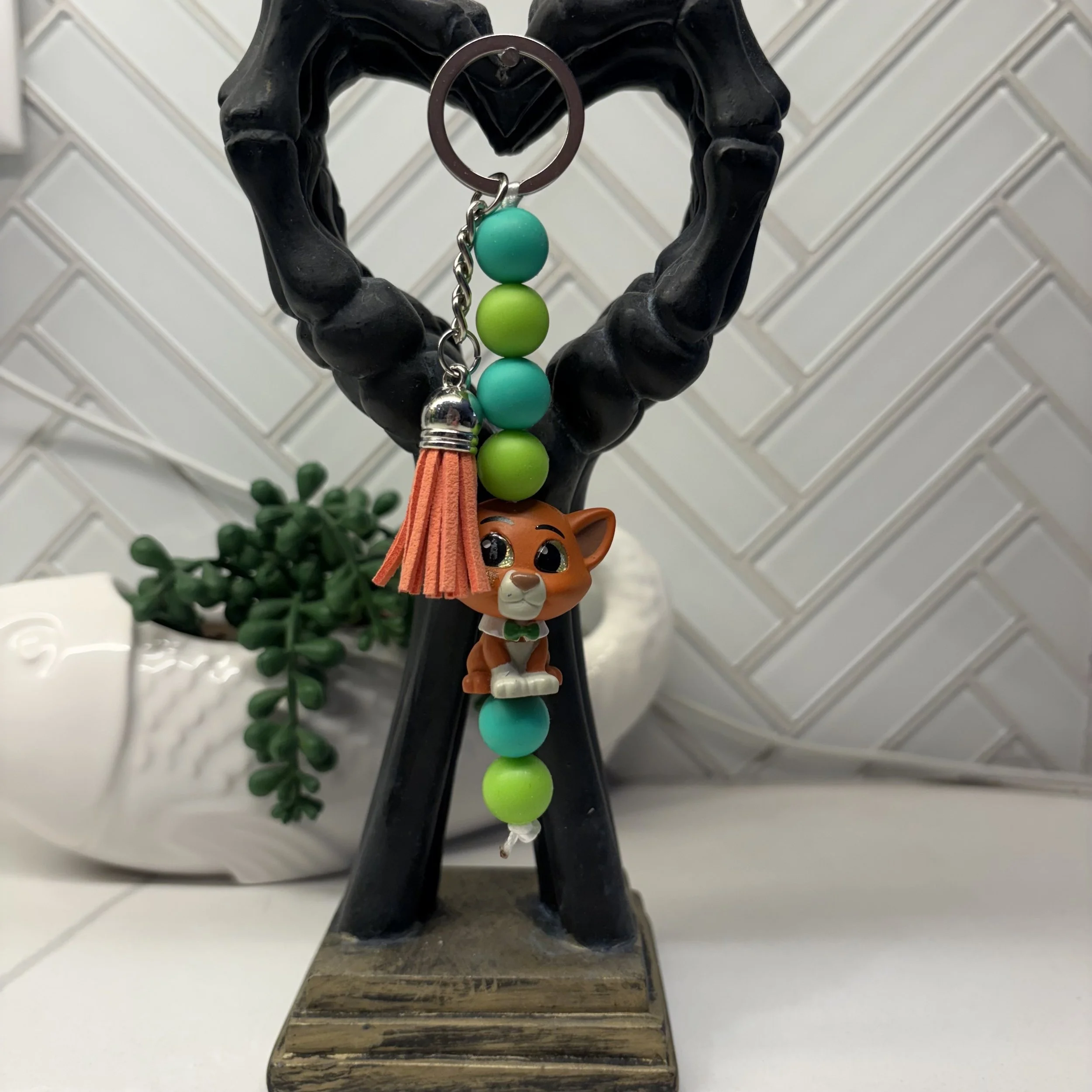 The Alley Cat Beaded Keychain
