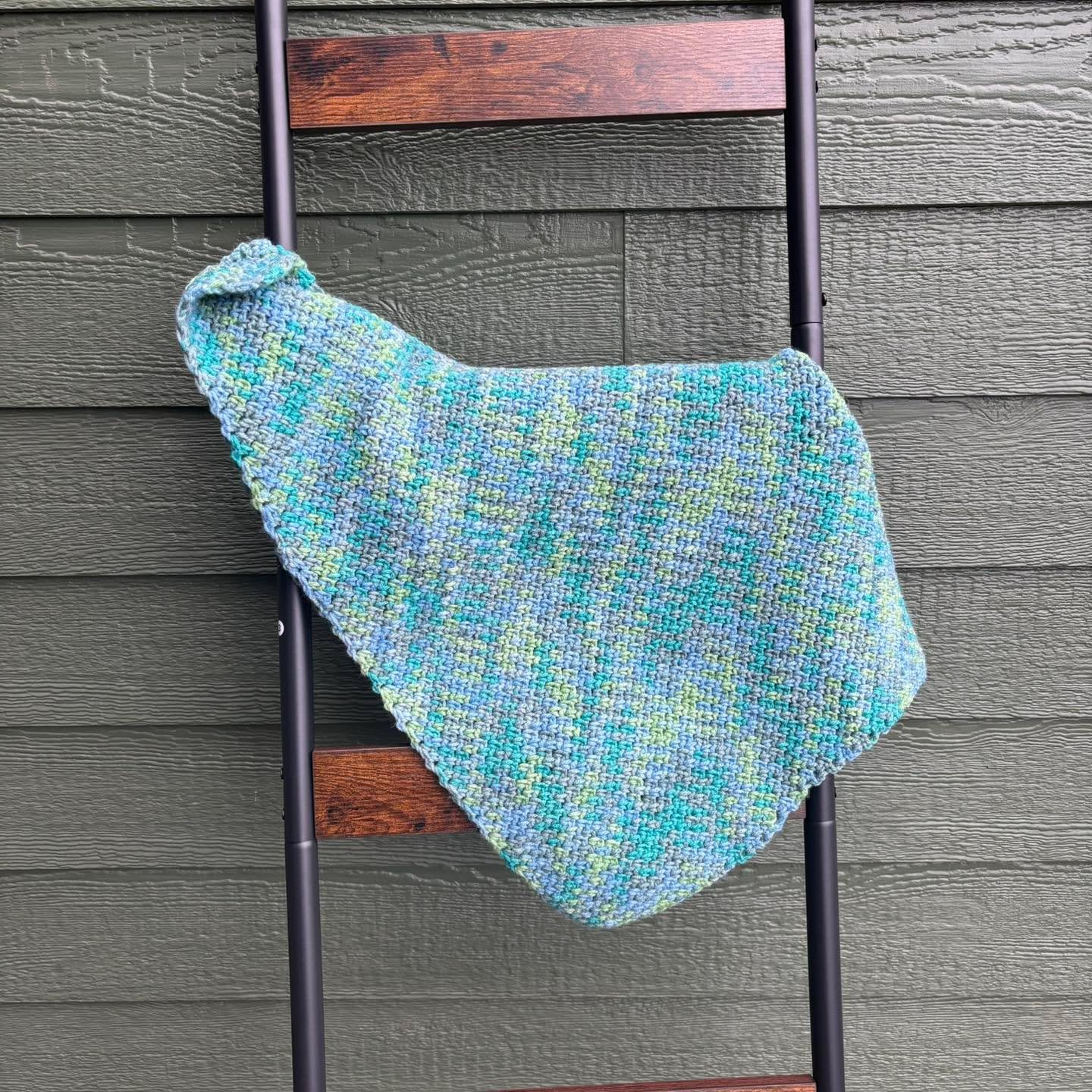 I’m working on new places to showcase my crochet at my new house π
so for now, here’s a blanket ladder for this baby blanket π₯°