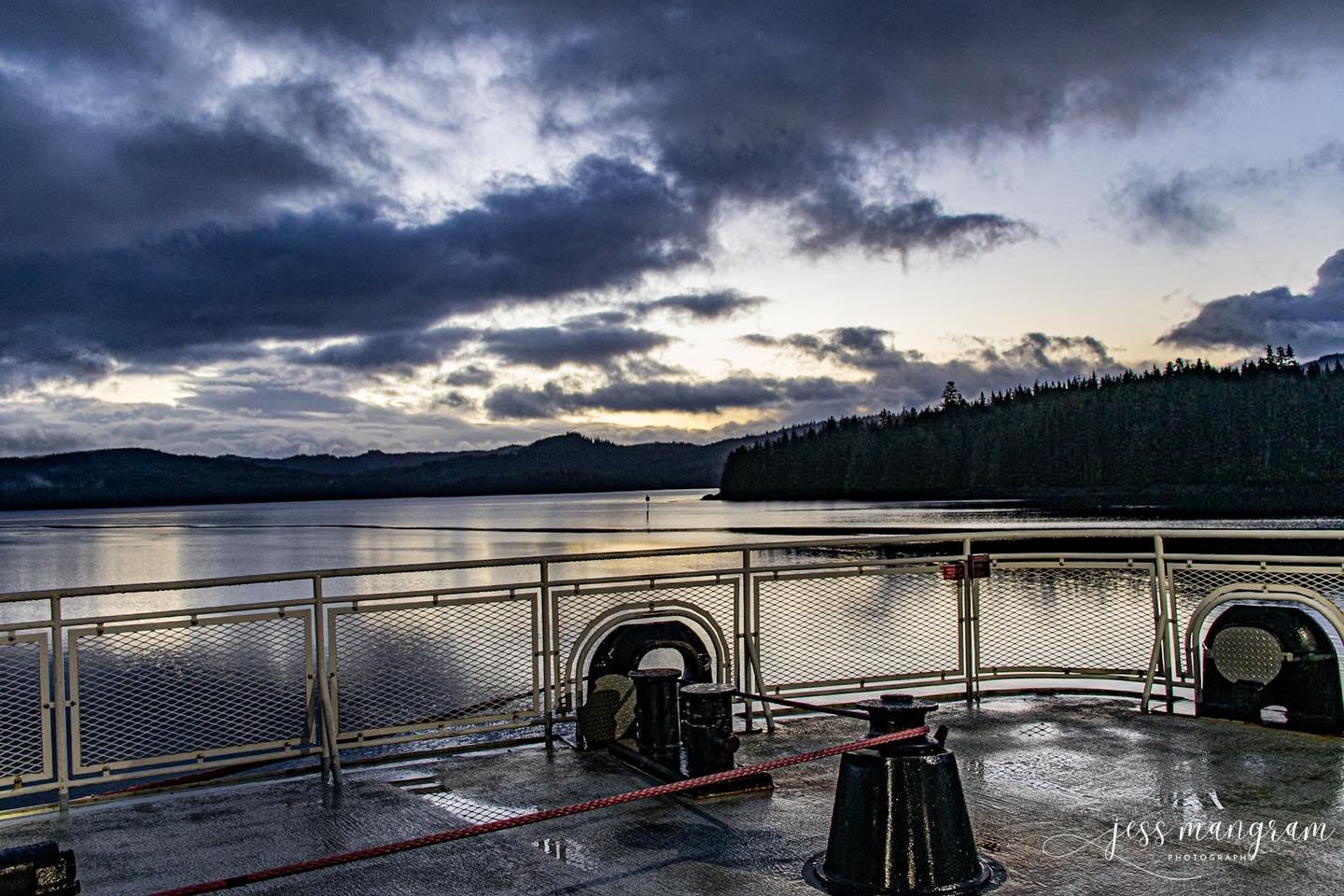 Today begins the ferry pictures!!! I travels off of Prince of Whales Island via the Inter-Island Ferry and it was such a pretty day 🥰