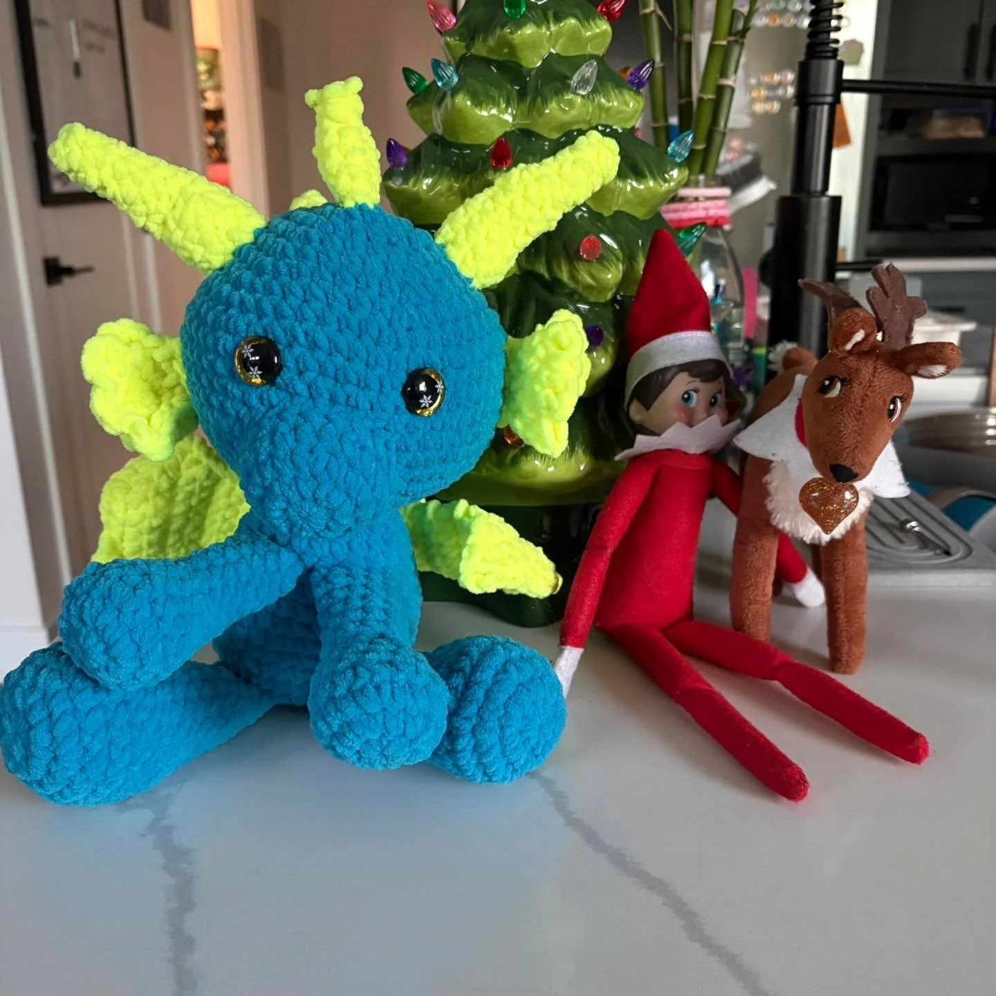 A medium dragon! This neon yellow is so fun, my next project is going to be this color!!