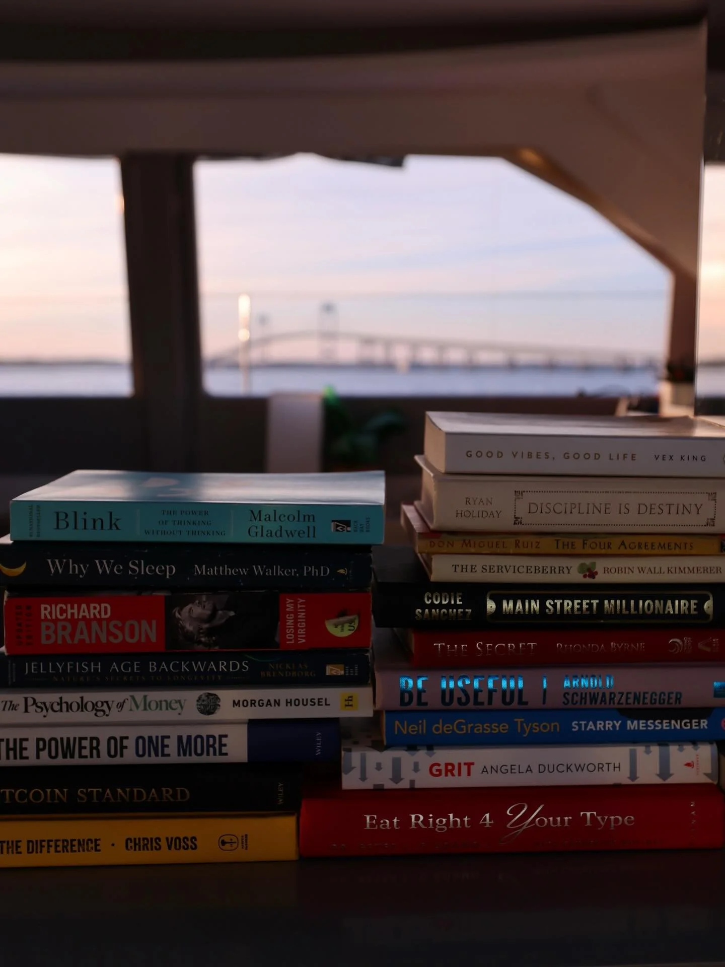 The only thing better than a perfect sunset? Enjoying it with a great book in your hand📖
We stock the shelves with big ideas for our big readers, ensuring the mind is just as fueled as the boat. Ready to anchor down and dive into your next chapter?