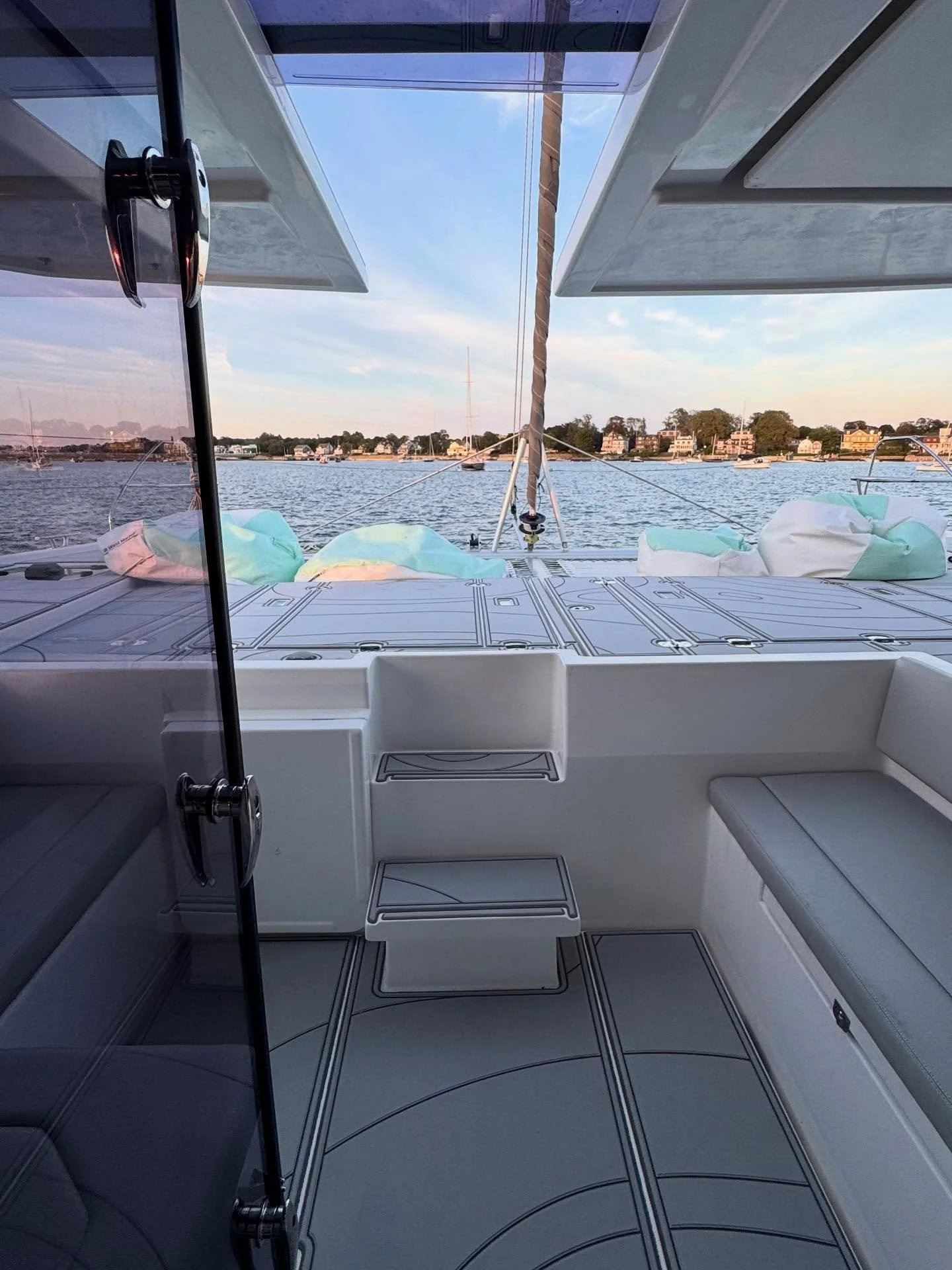 Plenty of space for your entire crew! 🥂 Our catamaran is designed with comfort in mind, offering ample seating on the deck so everyone gets a prime view of the horizon🌞