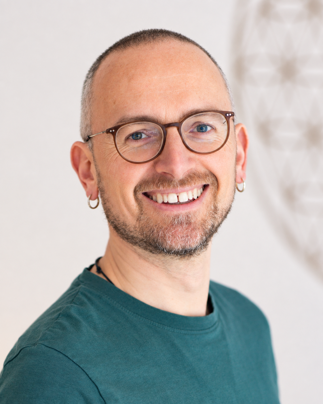 Pierre, Thai Yoga Massage practitioner at Harmonie Studio in Berlin Prenzlauer Berg.