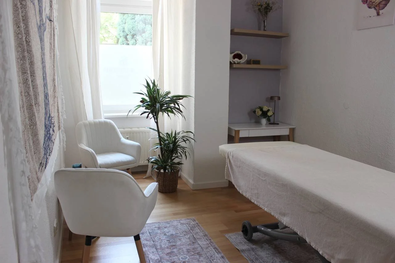 Medical room with electric table