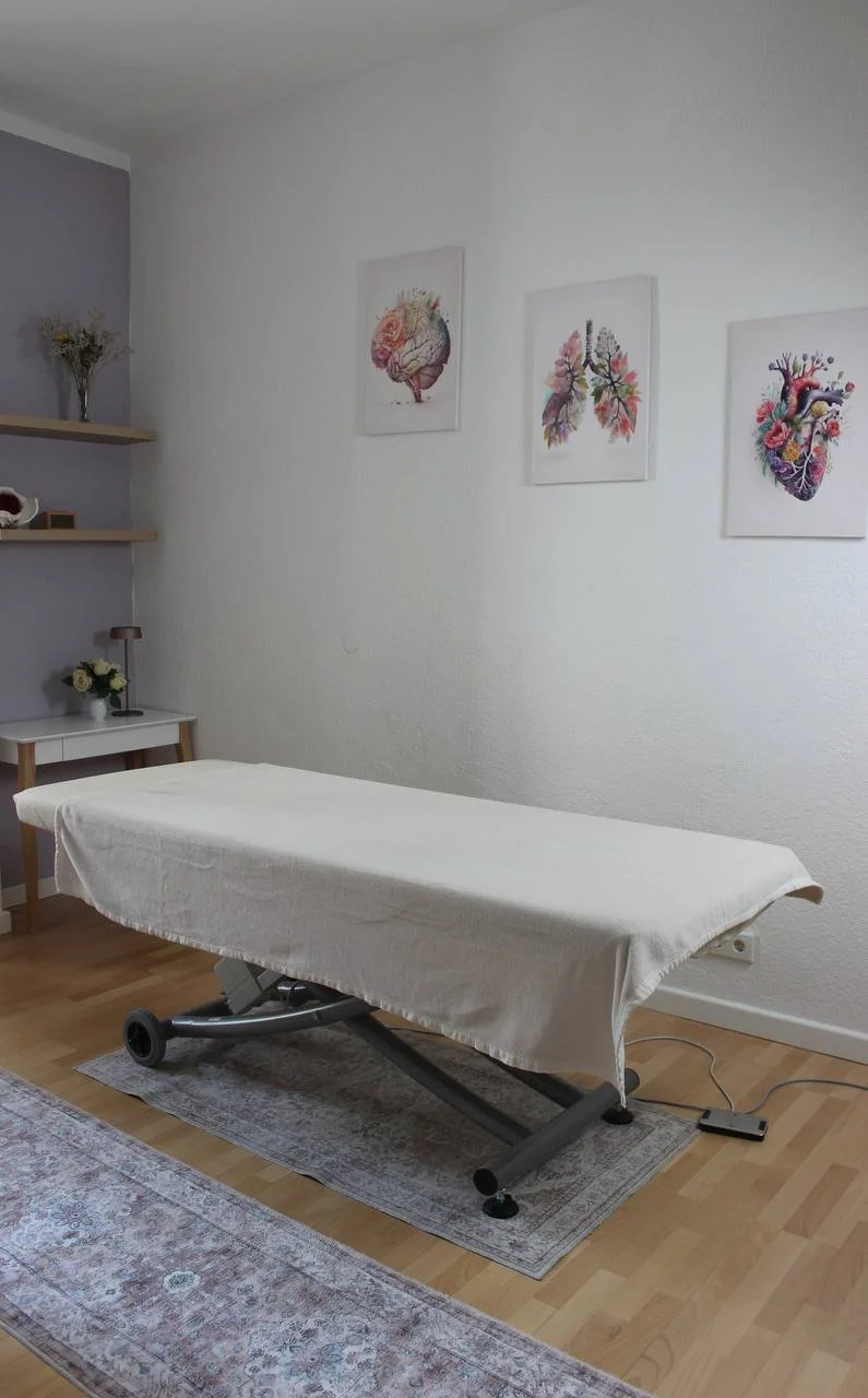 Medical room with electric table