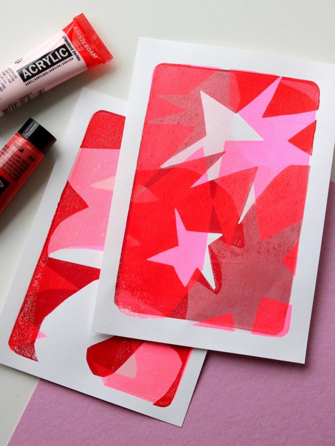 Der November war trubelig 🚗💭❤️&zwj;🩹 und deshalb war mir oft nicht danach, zum Skizzenbuch (oder zum Telefon) zu greifen. 📓

Aber: Immerhin der Monatsauftakt war sch&ouml;n. Und sch&ouml;n kreativ. Mag die ersten Gel Printing mit @gelliarts Versu