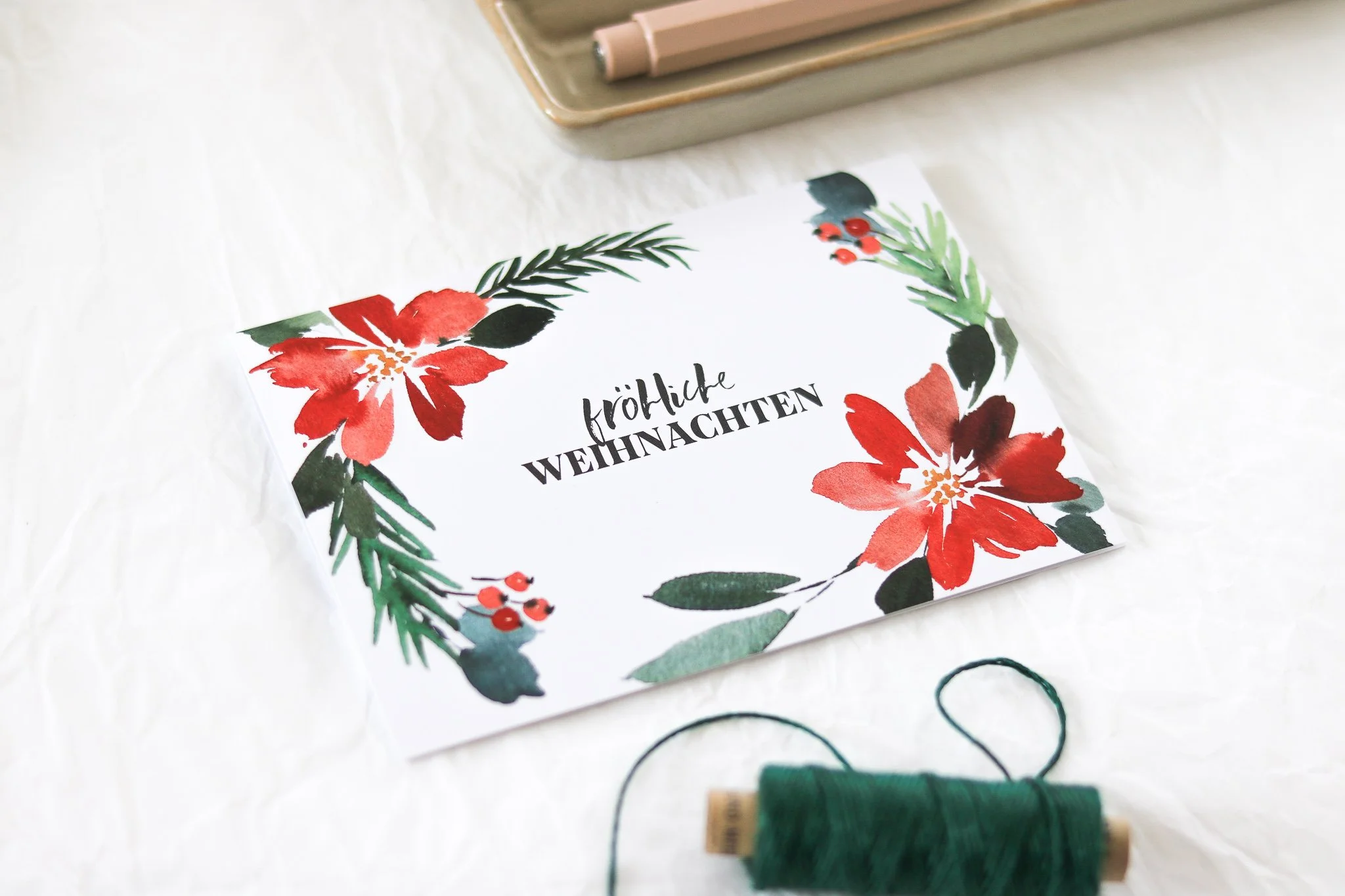Weihnachtskarte mit Schriftzug Fröhliche Weihnachten