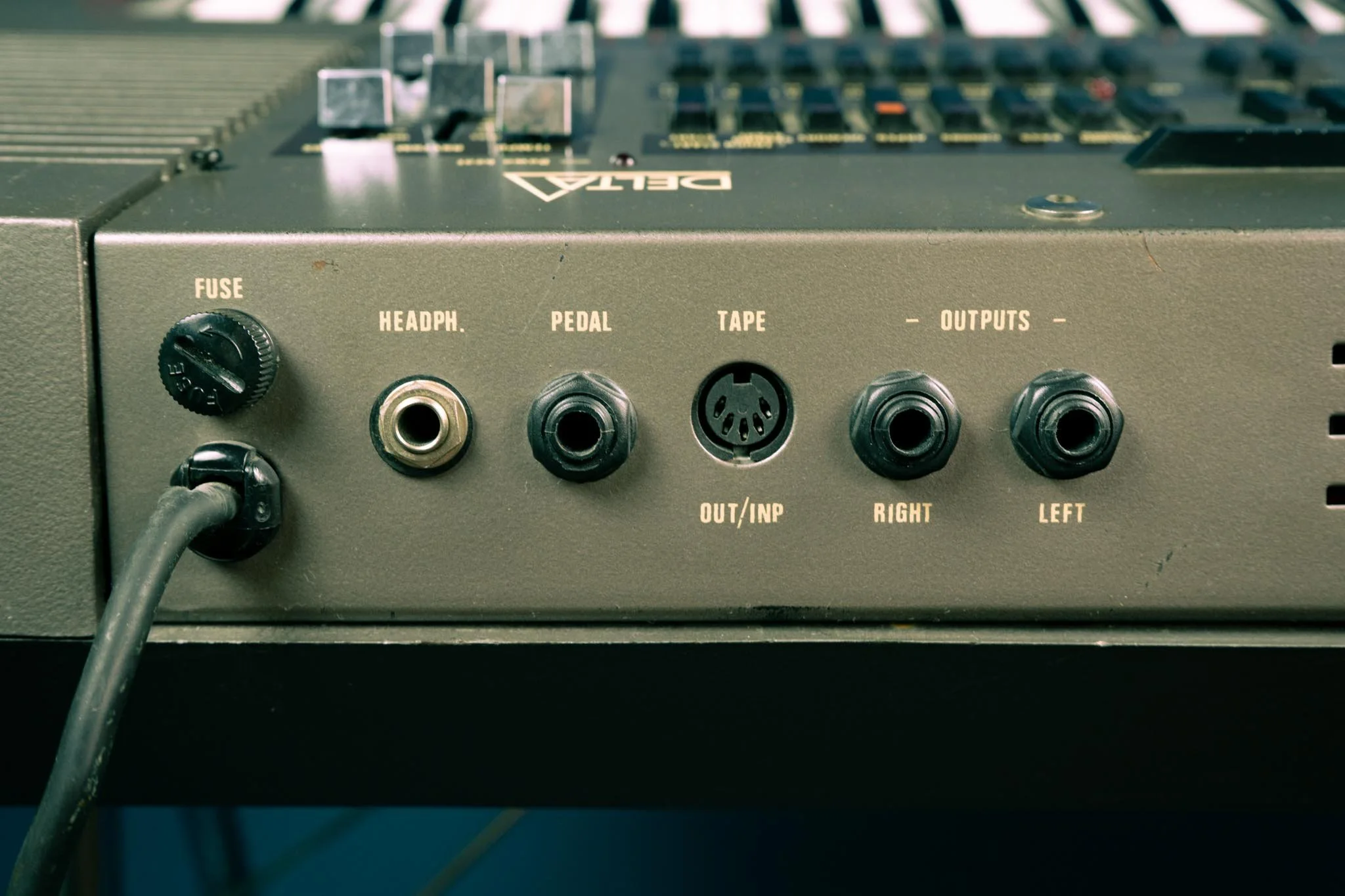 The outputs in the back give us some options for adding effects, but a few more separate instrument outputs, for drums and strings for example, would have been amazing. 