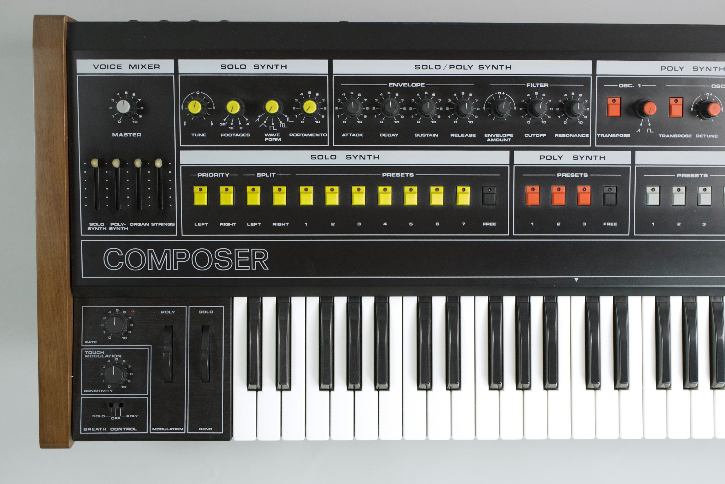 The monophonic section has 7 hardwired presets as well as a free mode which utilises the filter section for sound sculpting, a 4 octave transpose dial, 5 different wave forms, portamento and can be split split to be playable above or below the mid sp