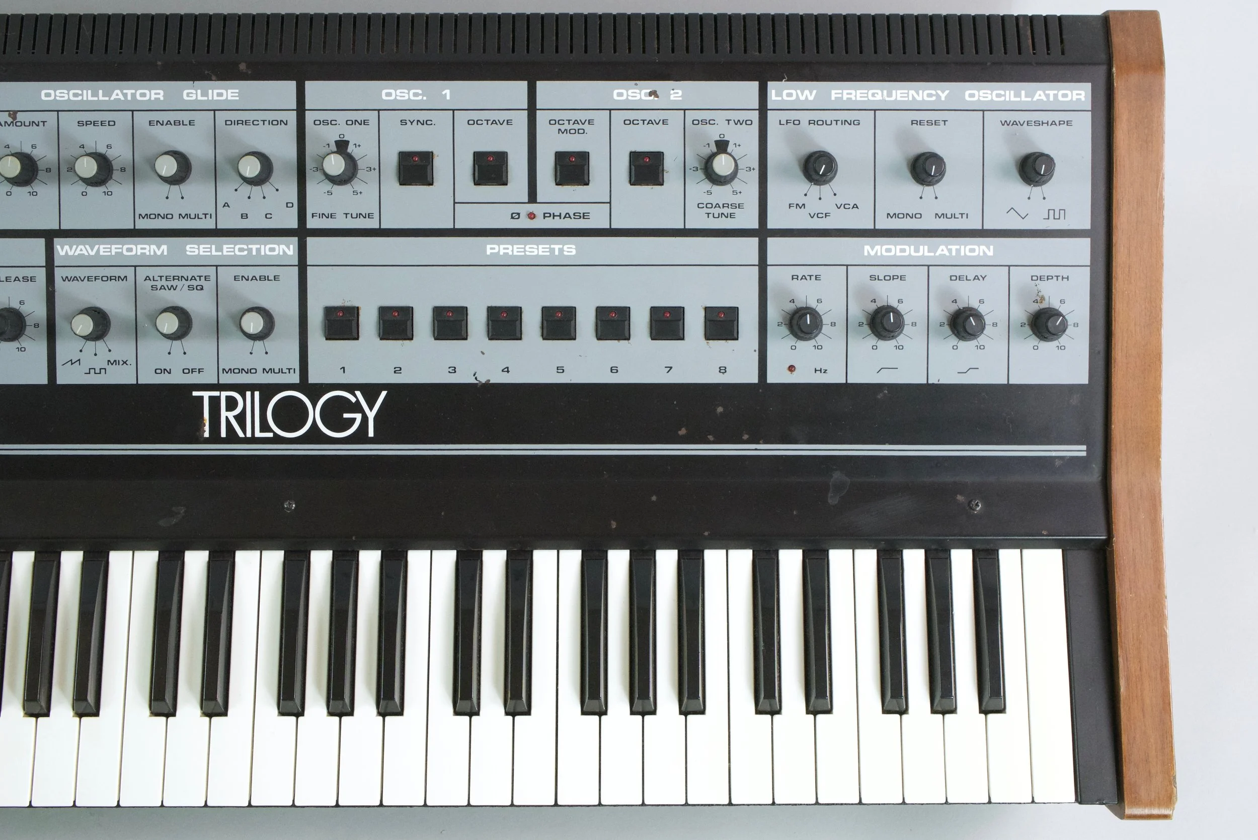 The 7 synthesizer presets are a great asset. 