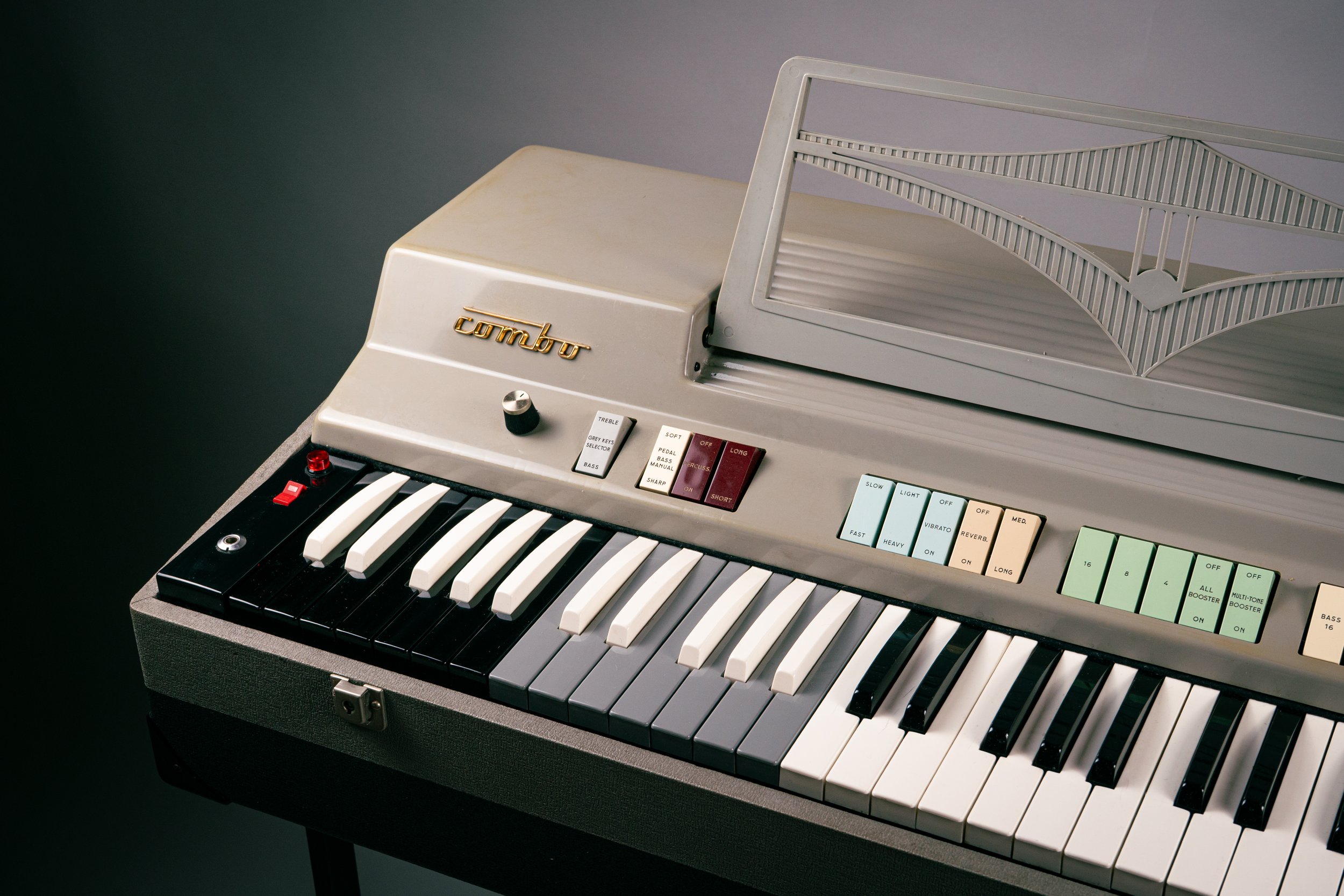 Farfisa produced quite a few different models of the Compact and this very unit is most likley from the Combo Compact 1 series. It was the last of the Combo Compact series before Farfisa introduced the Compact Deluxe and ione could say t's practicall