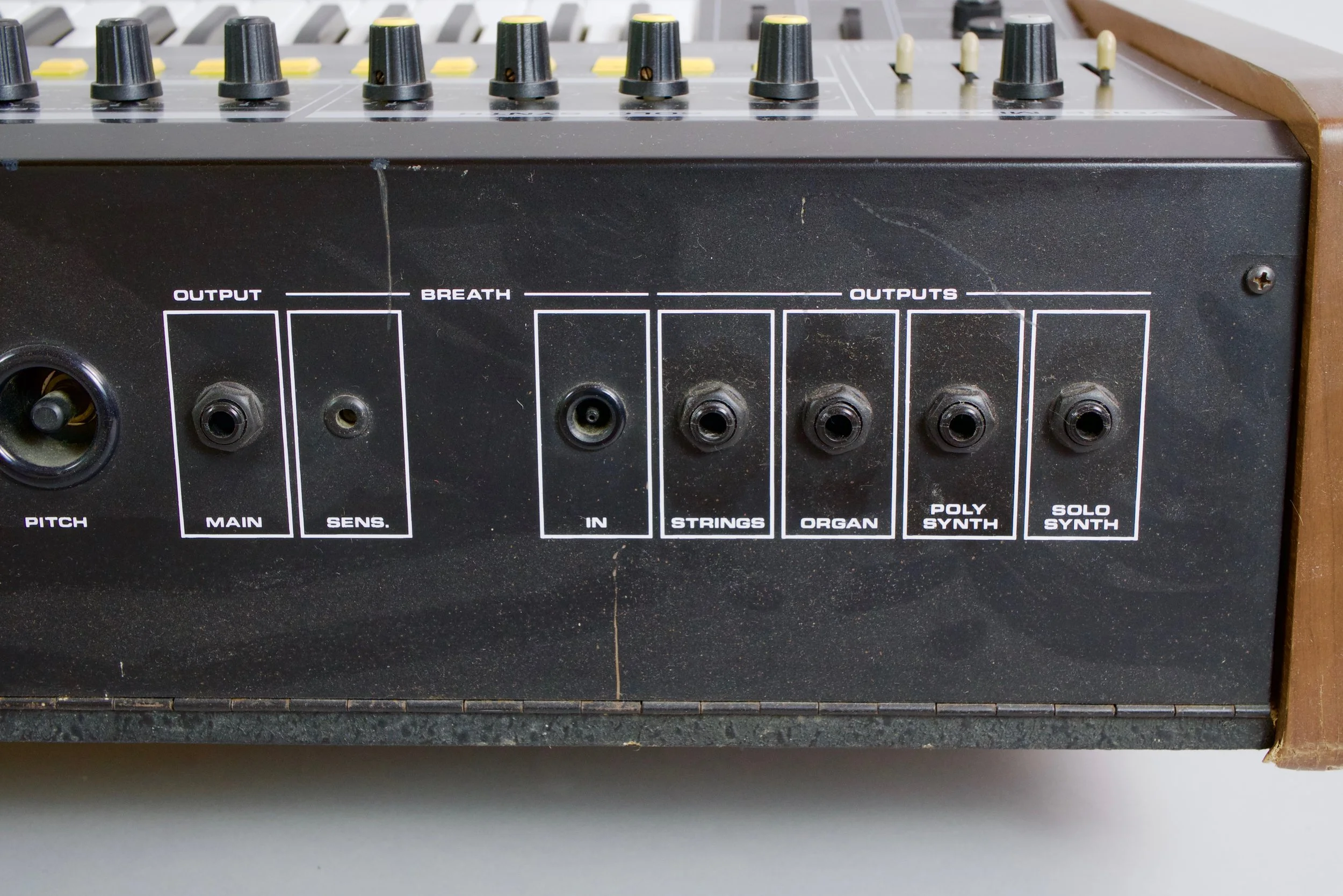 The separate output are key to get the most out of your Crumar Composer - route each section to individual effects, echoes and reverbs and you get massive soundscapes. There's also a breath tube input for opening or closing the filter. 