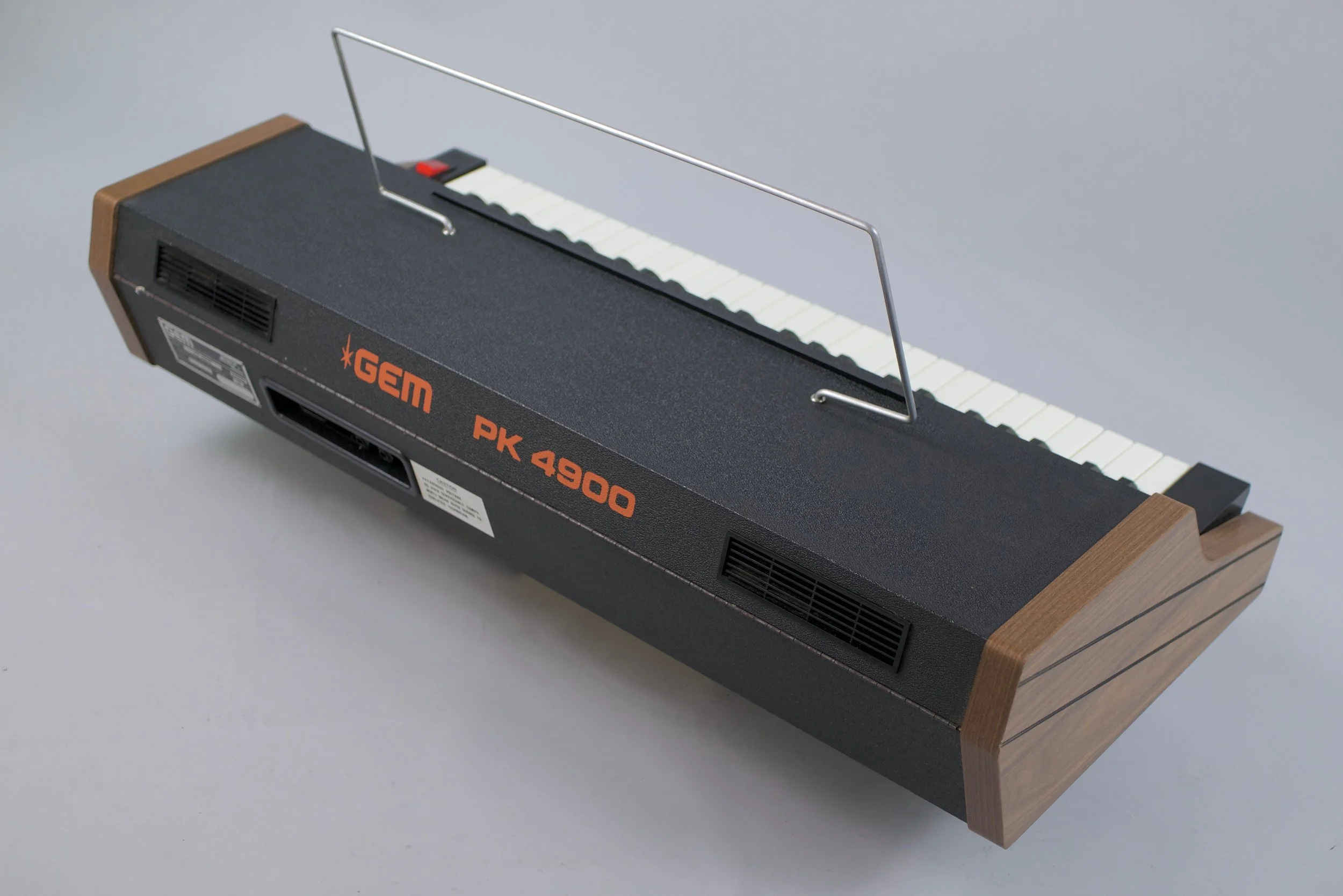 The GEM PK4900 might offer limited sound sculpting possibilities but makes up for it by how easy it is to instantly access great 1970s  leads, pads and string sounds. 