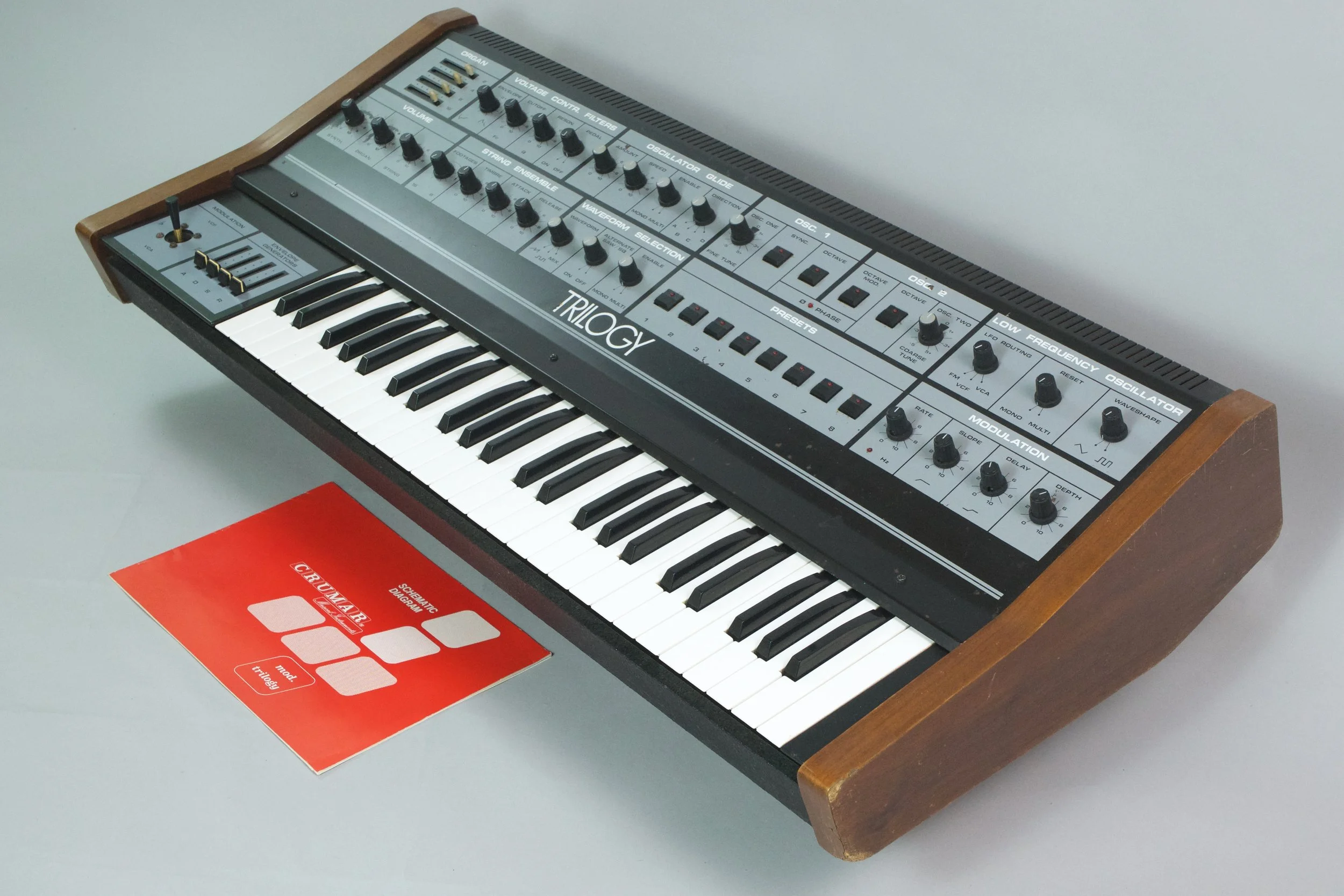 The focus of the Trilogy is a polyphonic Divide Down synth - with two additional sections :  an organ with a few presets and basic controls as well as the classic iteration of the Crumar string machine. 