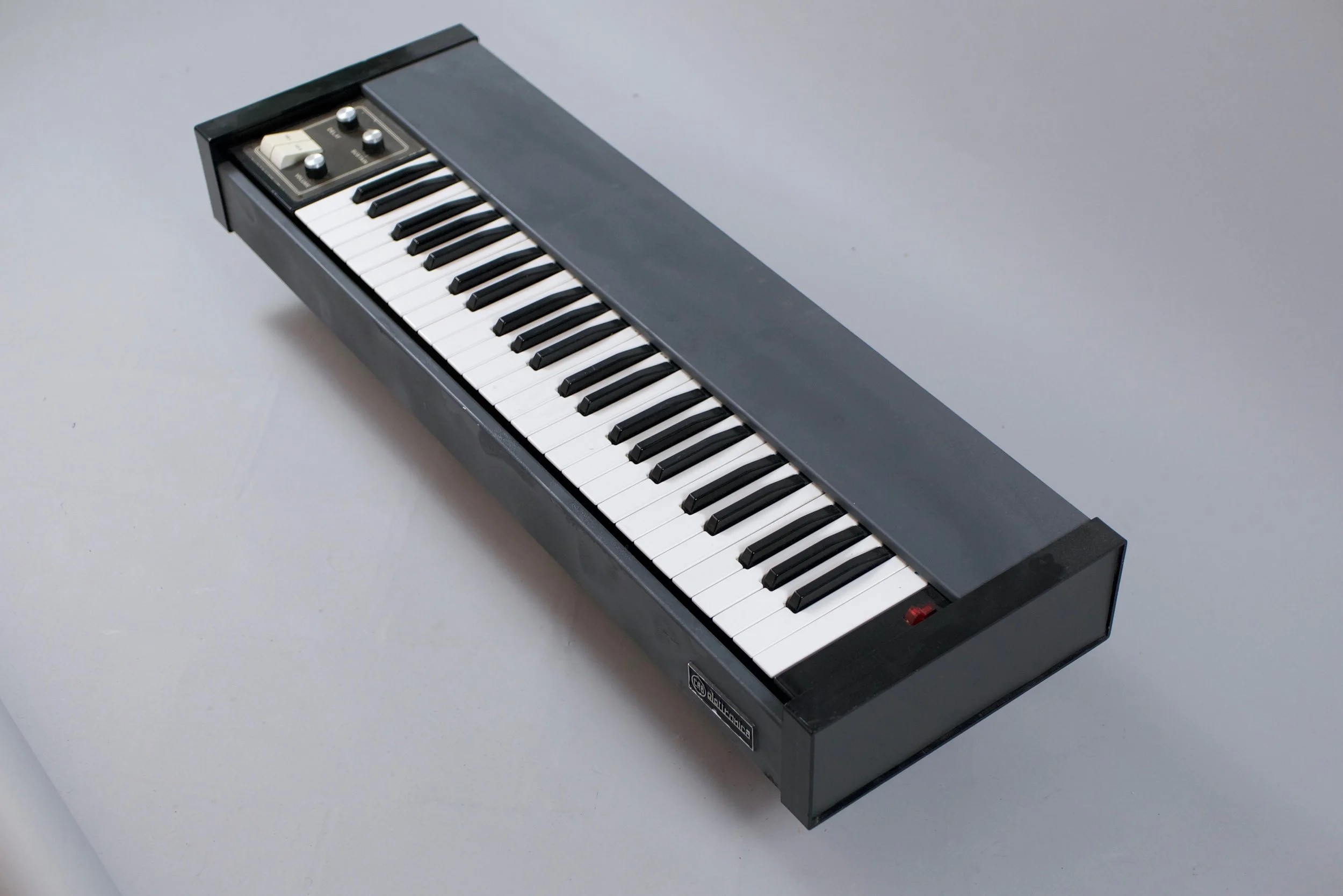 It produces perfectly lush strings and has a particular sound and component layout compared to other stringers of the era. 