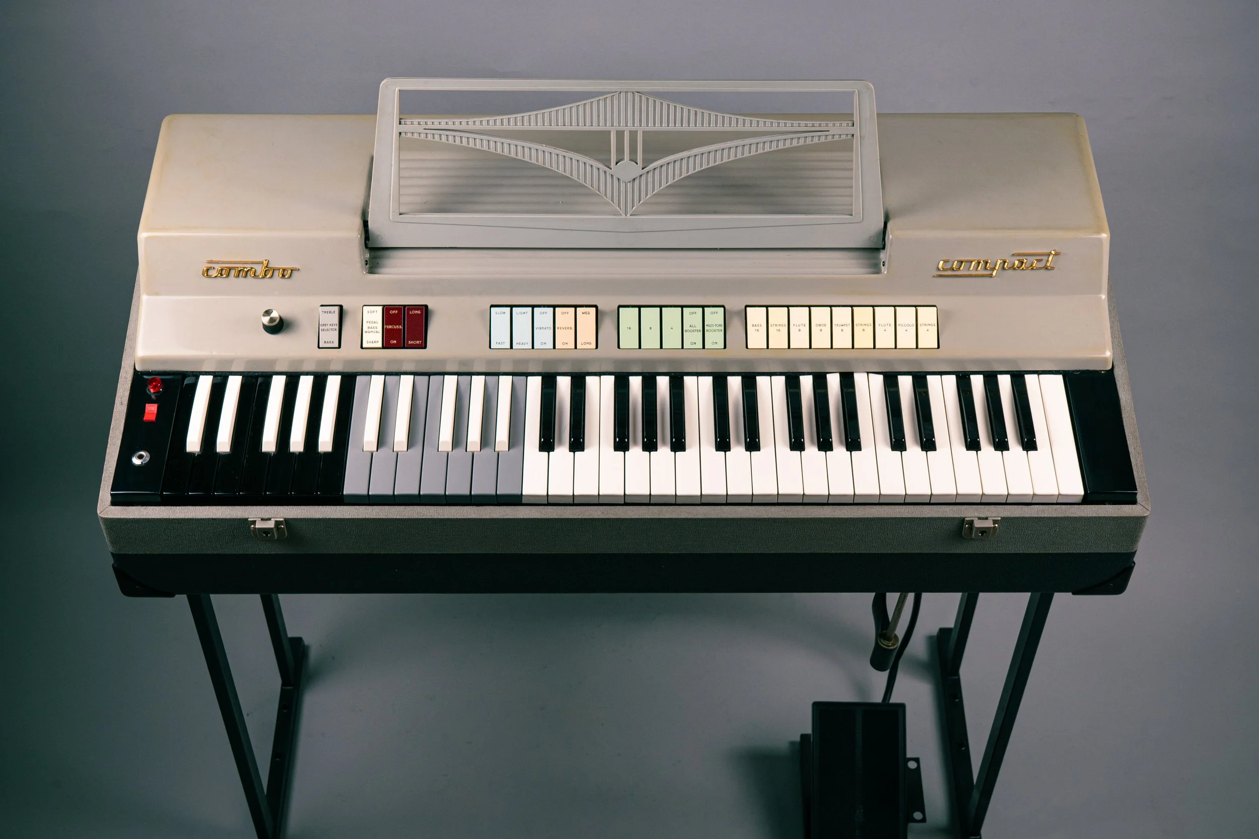 FARFISA COMBO COMPACT - 1967 - Is this how it started? One could argue that the Compact series were foundational to Italy's industry of instrument production. They also put Italy on the map internationally in the same regards when exported all over E