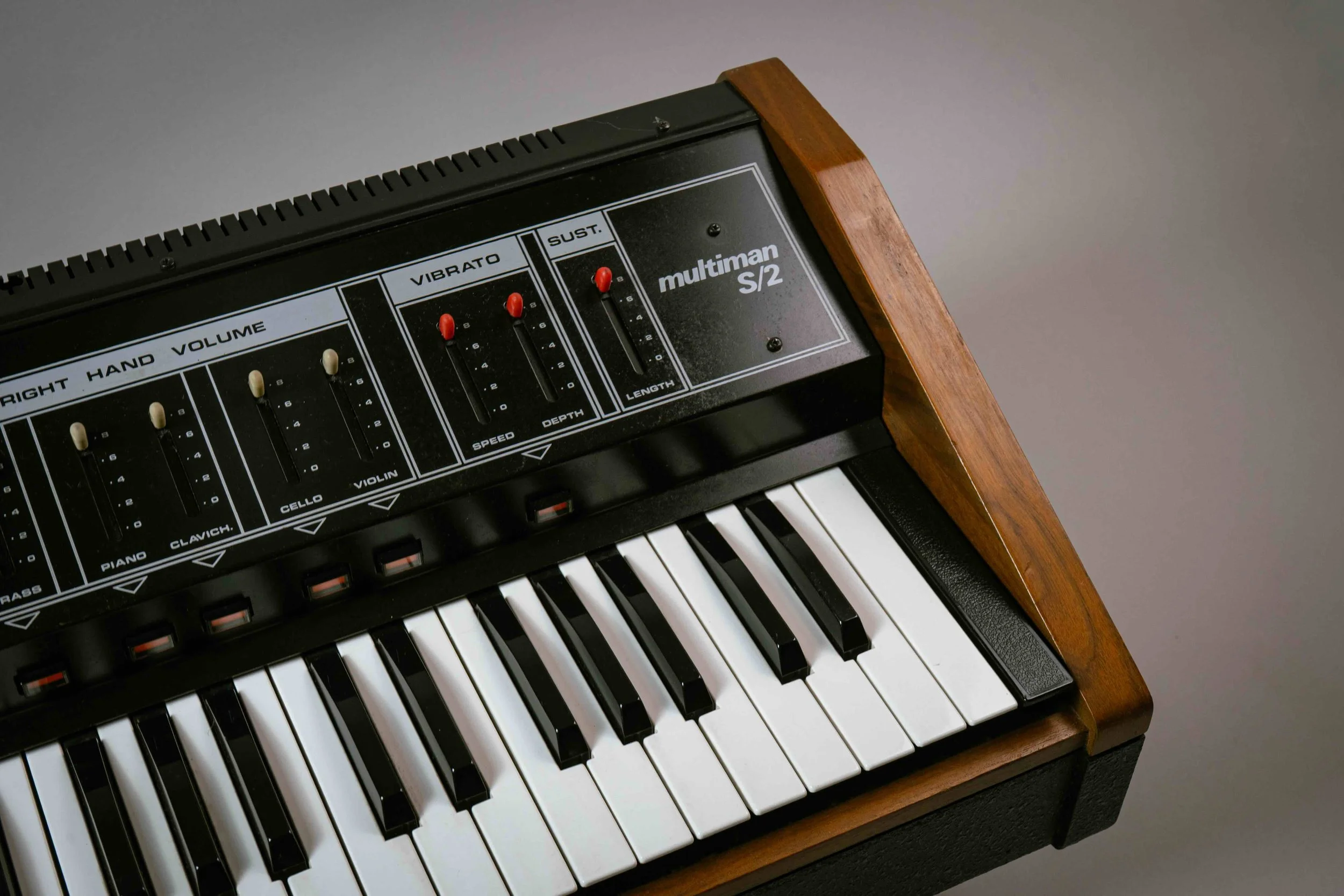 Instead of the rather limited cut-off and resonance range of the previous Multiman S model, the S/2 got a filter upgrade to SSM-based technology, adding both range and snappiness to the Brass section. Here you can really make it sound like a synthesi