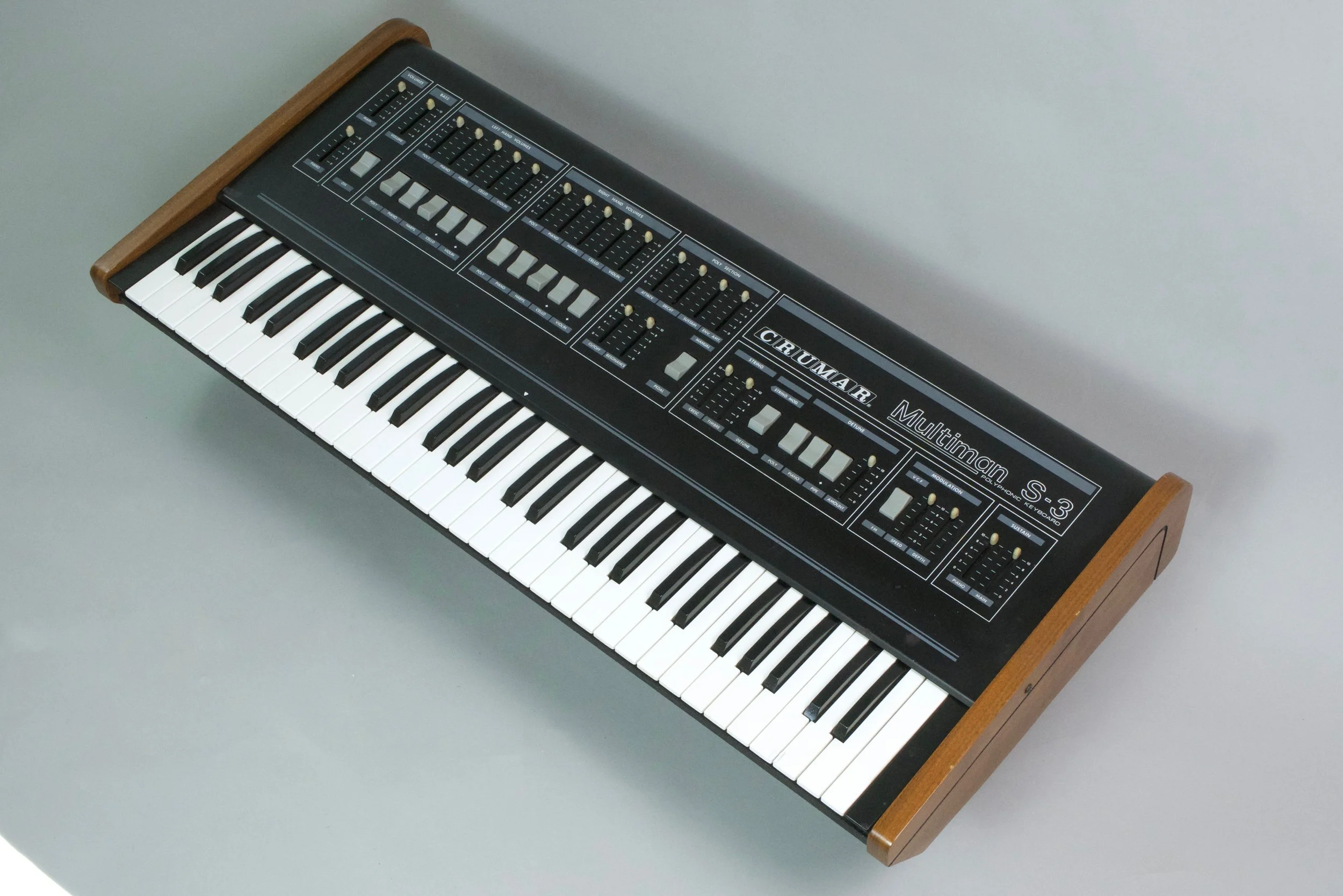 Although released in the mid 1980s you'll recognise the classic 1970s Multiman sounds when you hook this up - the fantastic string machine sound is there but unlike its predecessors, the synth section is unique to the S3. 
