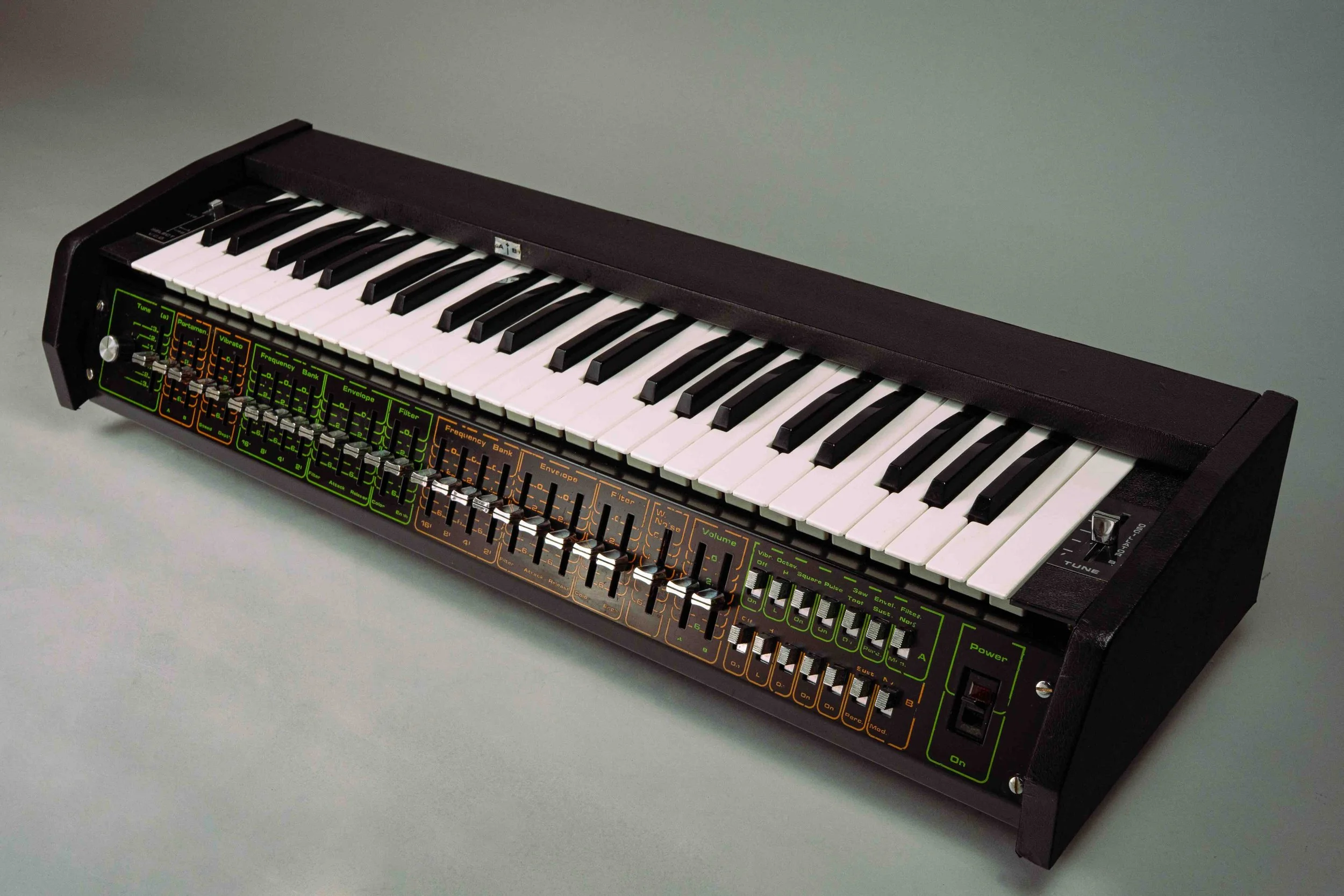 The Compac Synth has a great distinct look with almost all of the modulation parameters mounted on the front panel. This was so they could be visible and handled easily if placed on top an organ. 