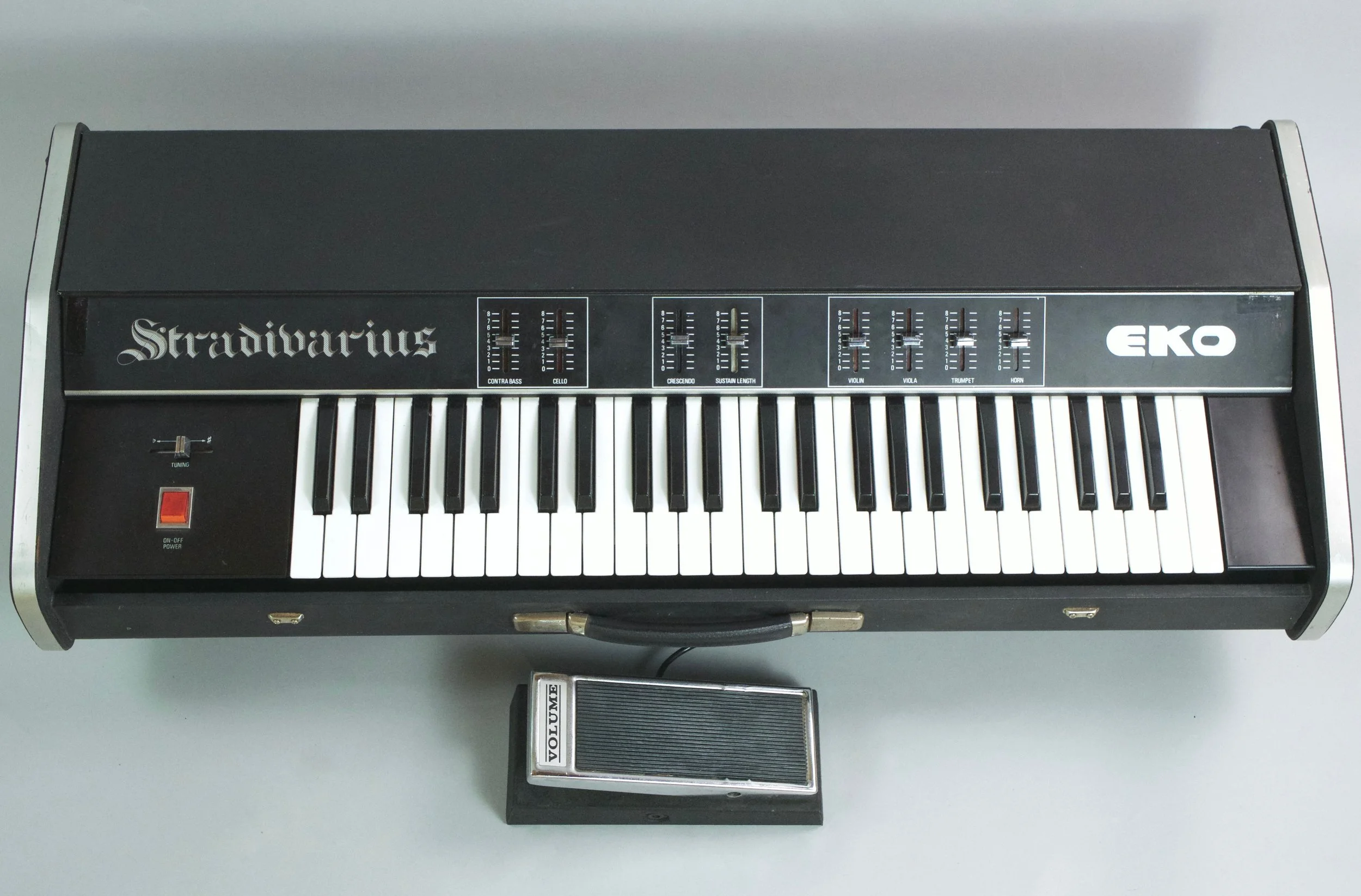 EKO Stradivarius 1975 - The first string machine to come out of the EKO factory, it's on par with the best in our opinion, generating the perfect 70s strings reminiscent of a certain Dutch stringer that starts with a S. 