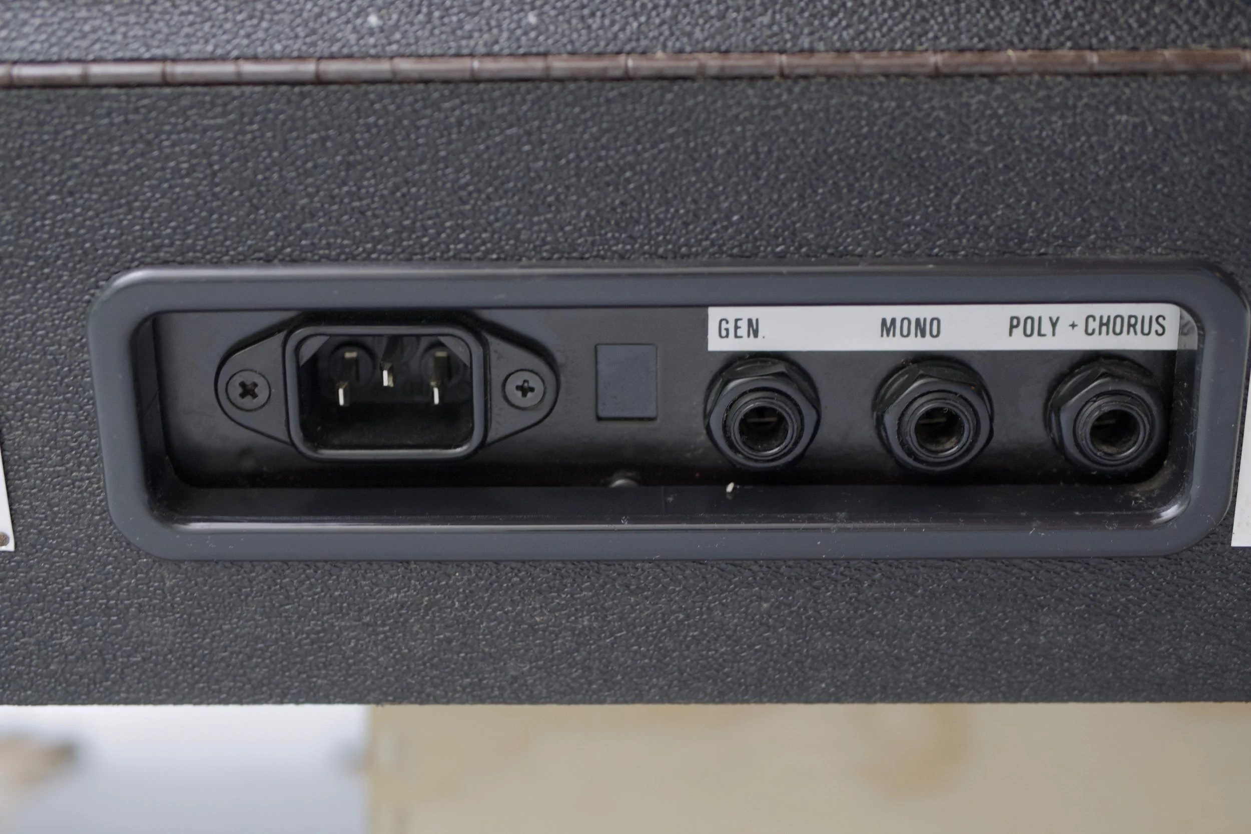 The back presents 3 dedicated audio outputs making it easy to counter the lack of on-board modulation with external effects. 