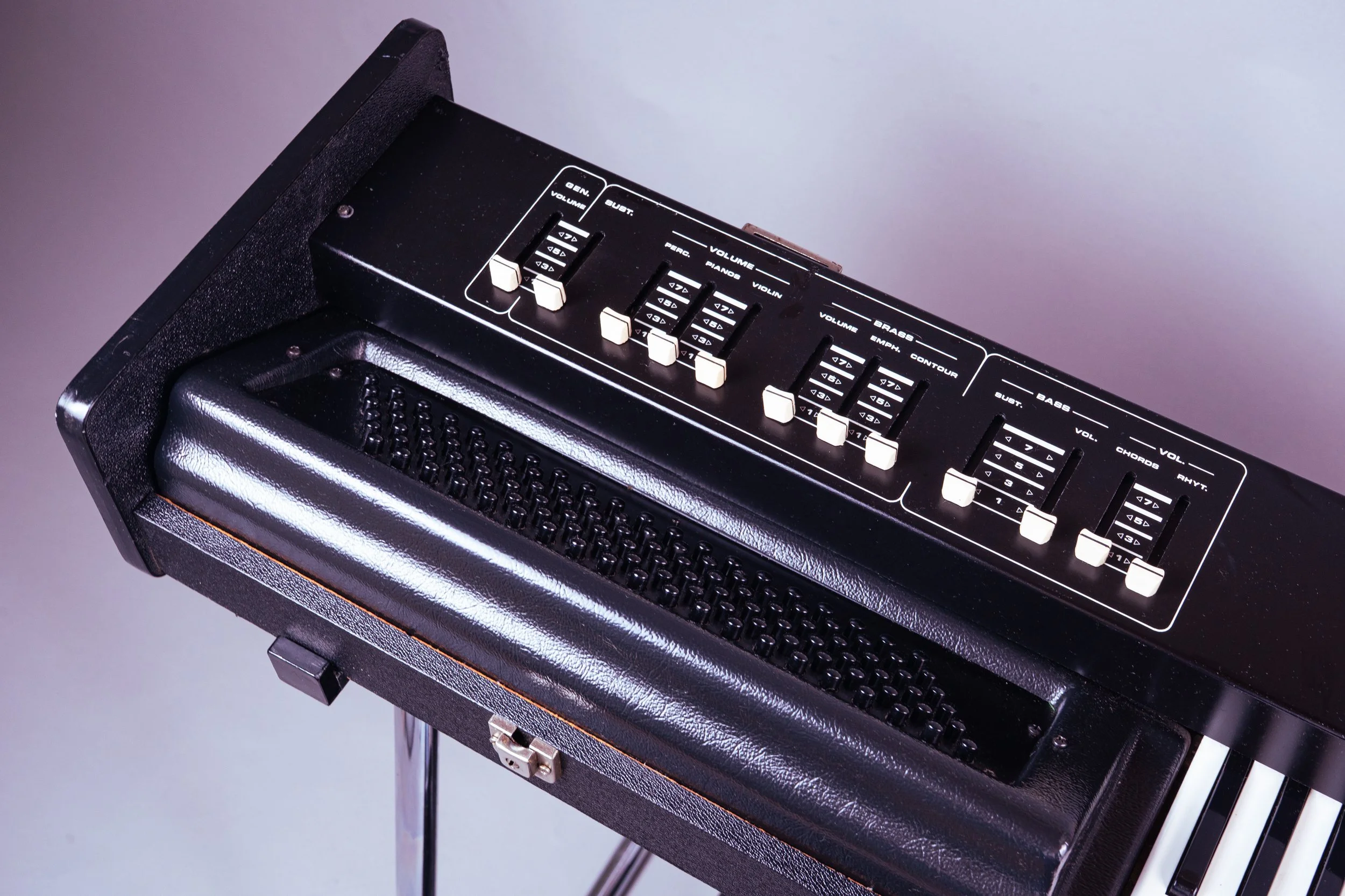 The Stradella buttonboard holds 2 chord sounds, bass preset sound as well as 2 trigger-able analog drum sounds : a brush (white noise with envelope) and kick drum - definitely a novelty at the time. There are separate outputs for Piano sounds, the or