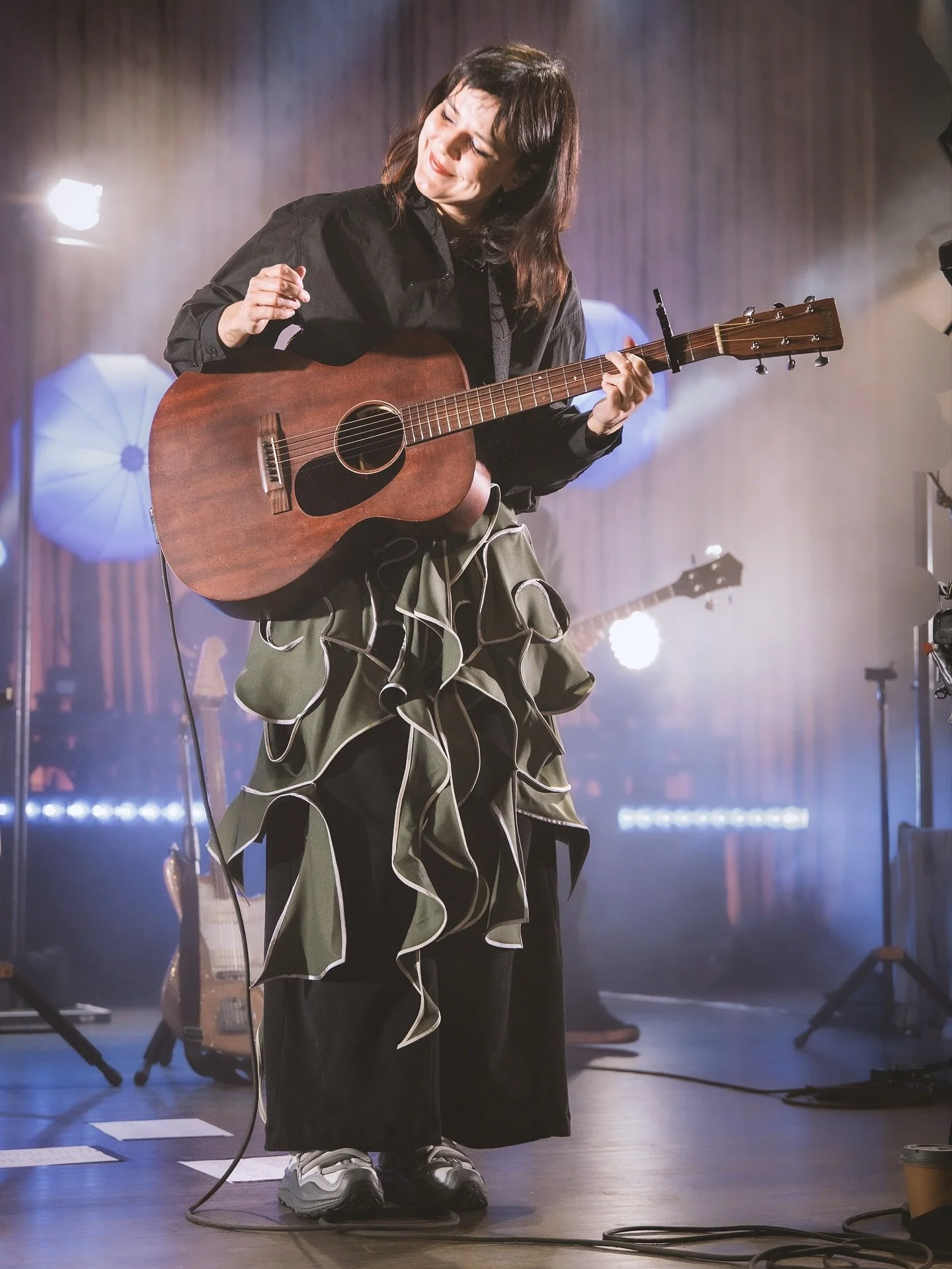 𝑰 𝒘𝒊𝒔𝒉 𝑰 𝒄𝒐𝒖𝒍𝒅 𝒓𝒖𝒏 𝒕𝒐 𝒚𝒐𝒖𝒓 𝒉𝒐𝒖𝒔𝒆 𝒘𝒉𝒆𝒏 𝒊𝒕 𝒈𝒆𝒕𝒔 𝒅𝒂𝒓𝒌 𝒐𝒖𝒕

@ofmonstersandmen kicked off their US tour at @brooklynparamount last Saturday!

Shot for @rokkr.press 

#ofmonstersandmen #themouseparadetour #brooklyn