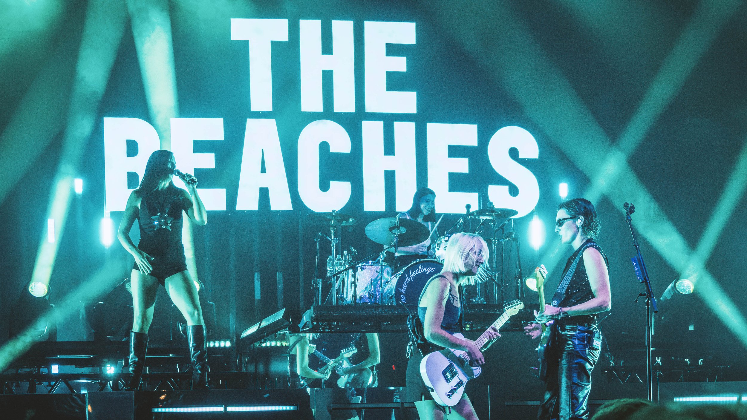 The Beaches bring a true sellout crowd to Roadrunner in Boston