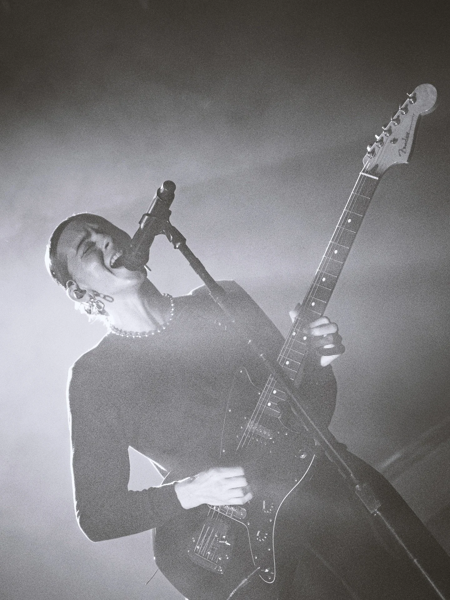 @thisispvris had Roadrunner absolutely feral for their hometown show on the White Noise 10 Year Anniversary Tour. 

Shot for @rokkr.press 

#pvris #whitenoiseanniversarytour #bostonmusic #livemusic