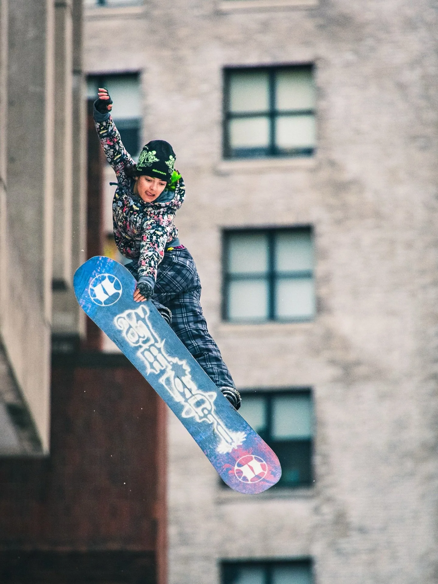 Froze my butt off yesterday to get these shots at Red Bull Heavy Metal in Boston yesterday with some friends. Worth the cold 🥶 🏂 

@redbullsnow #snowboarding #streetsnowboarding #boston