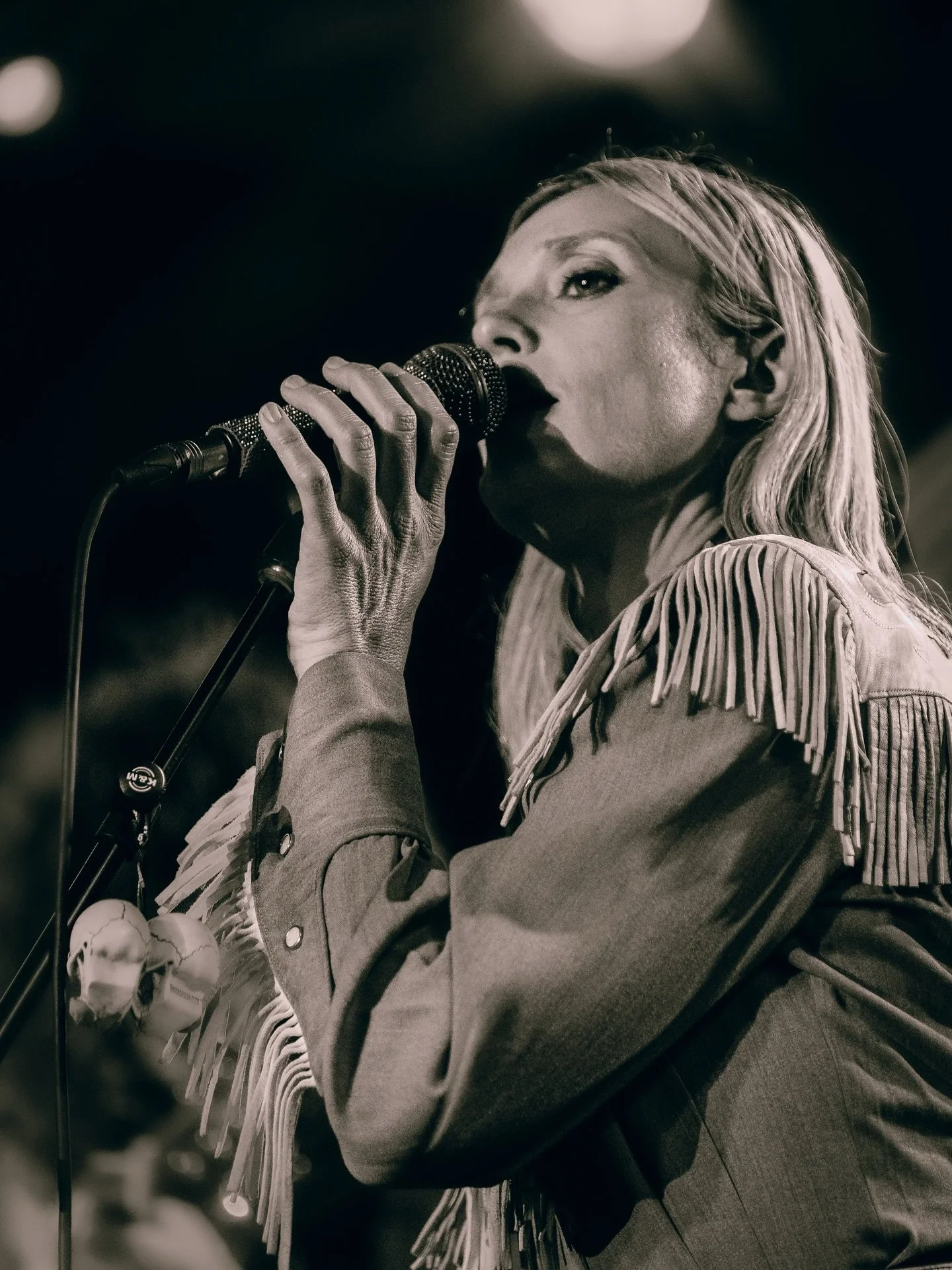 @belleandchain for a sold out @soniamideast crowd on Wednesday night! Excited to hear more from this new group after their debut single dropped! Definitely one to keep an eye on🤠 

Shot for @thejuiceboxpress