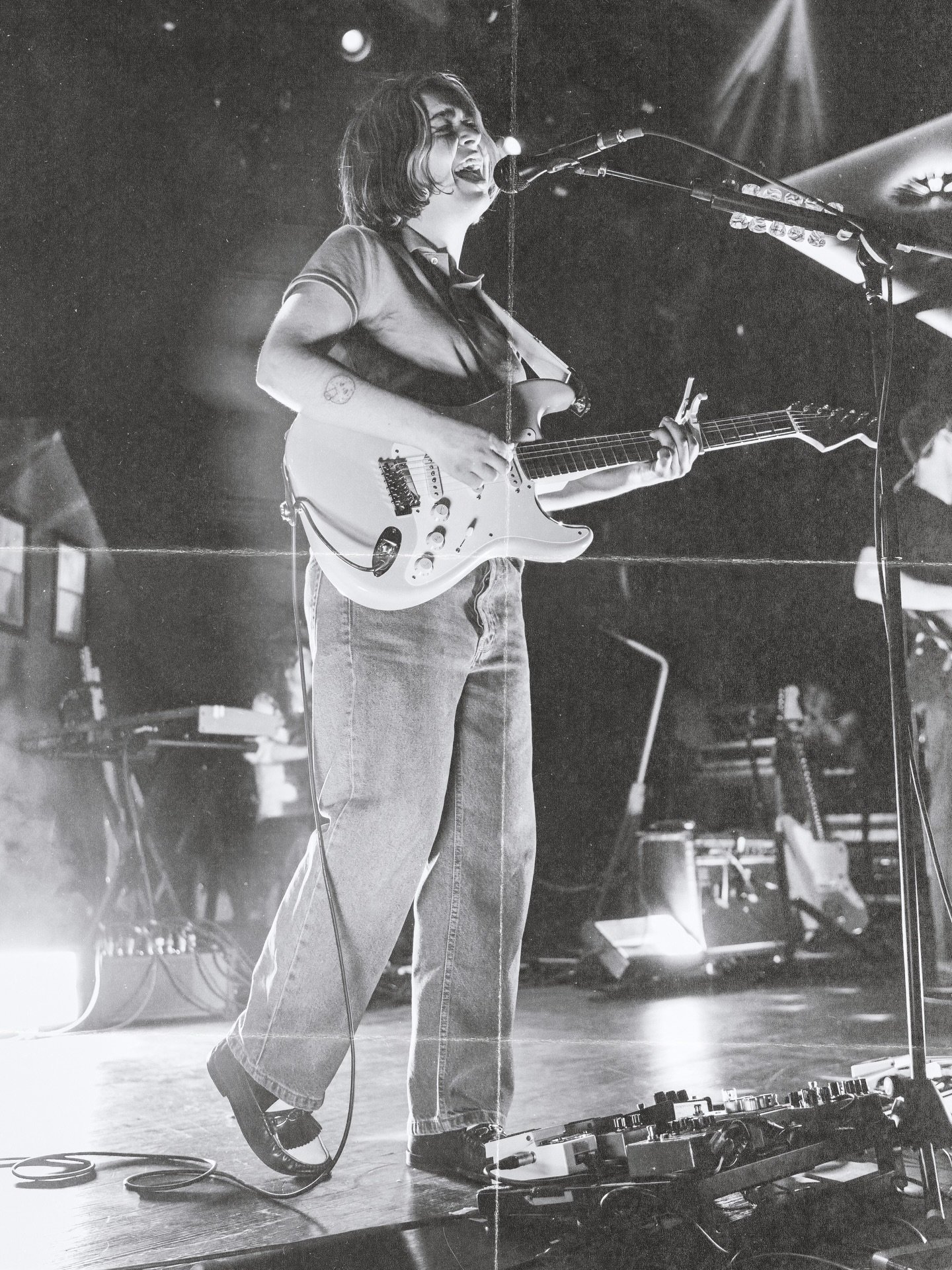 5 years between albums and @snailmail hasn&rsquo;t missed a beat. @bignightlive was absolutely packed for Lindsey  Jordan&rsquo;s return and it was well worth the wait. 🐌 ✉️ 

Shot for @rokkr.press 
#snailmail #ricochet #bignightlive #bostonmusic