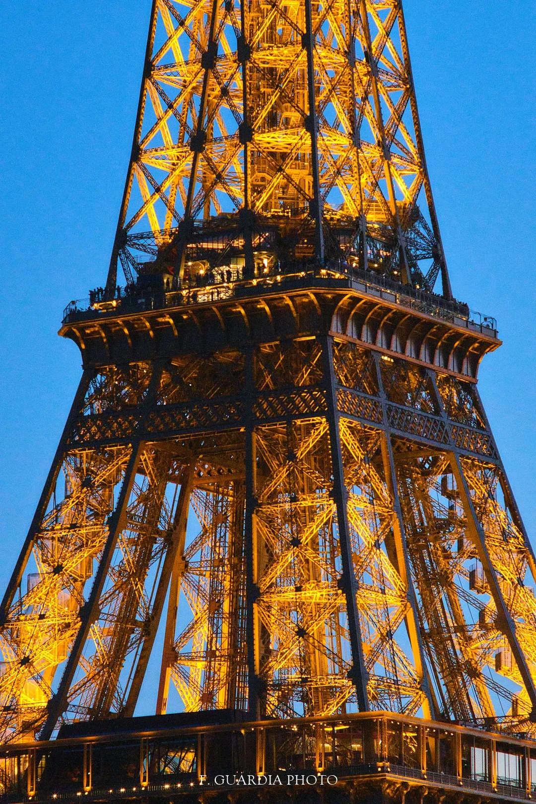 Paris 208