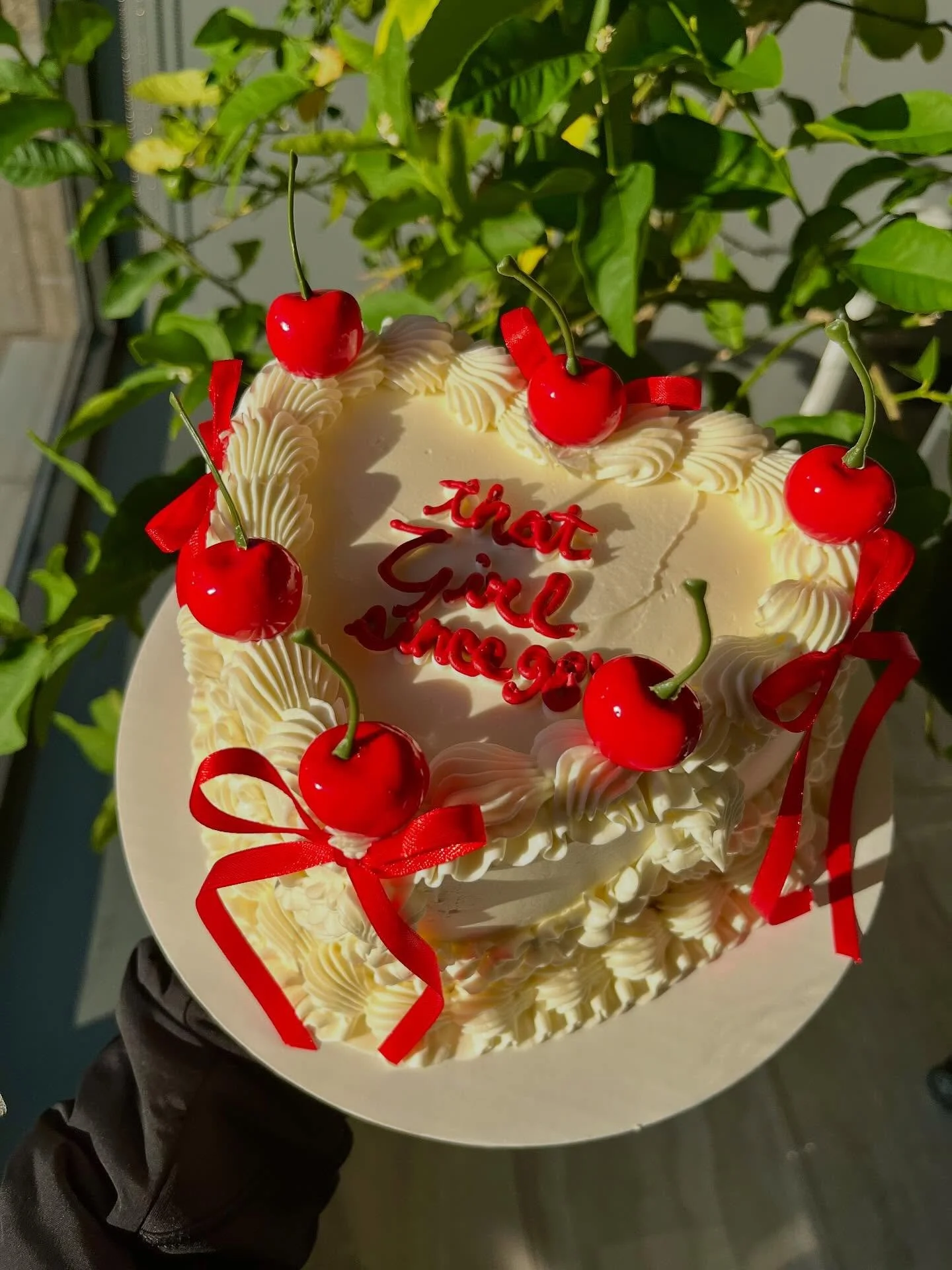 Here&rsquo;s a little swipe through of some vintage heart cakes I made this year 🤍💎 🎀

#cake #cakes #cakesofinstagram #cakestagram #vintageheart #vintageheartcake