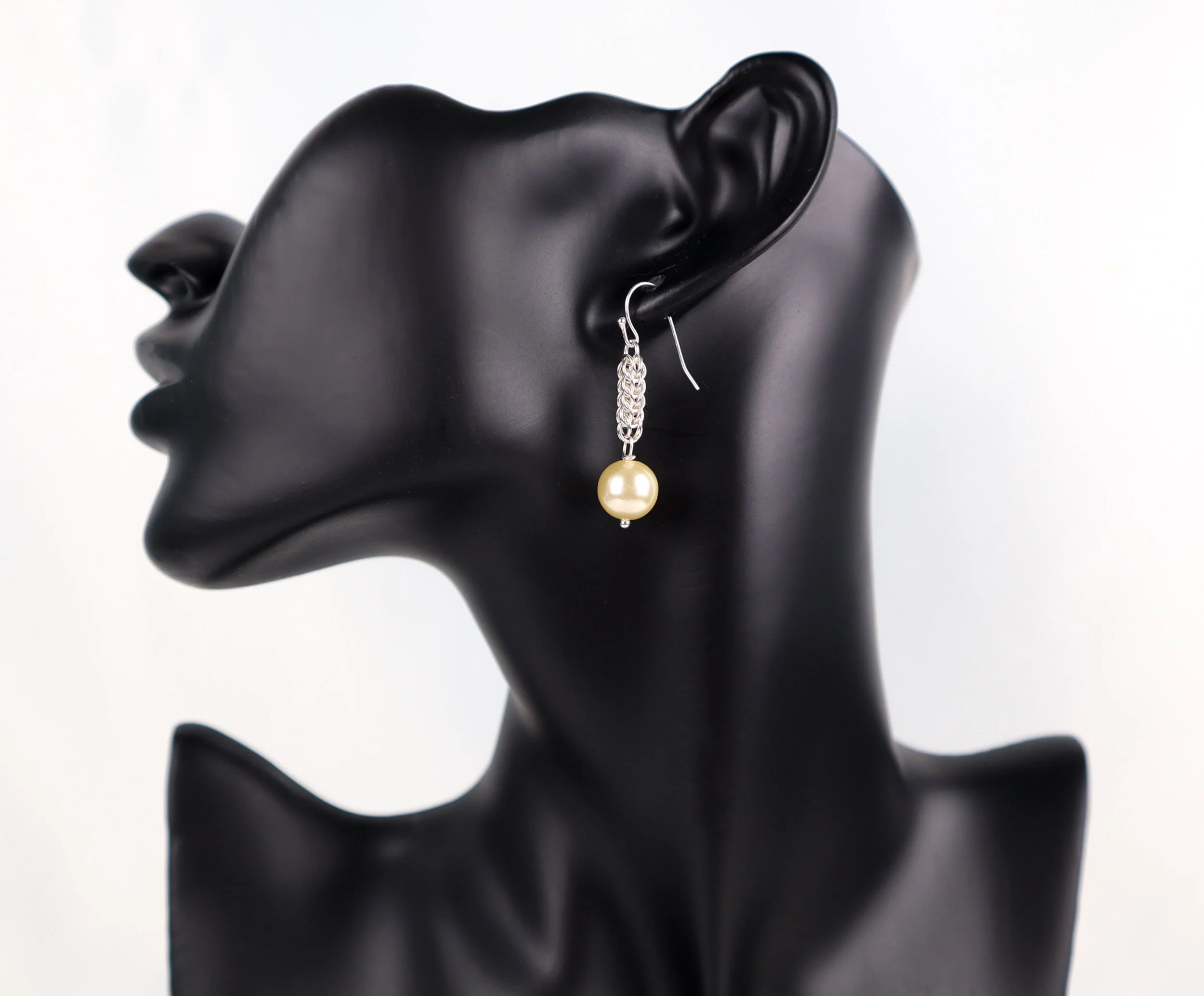 Silver Chainmaille Pearl.jpg