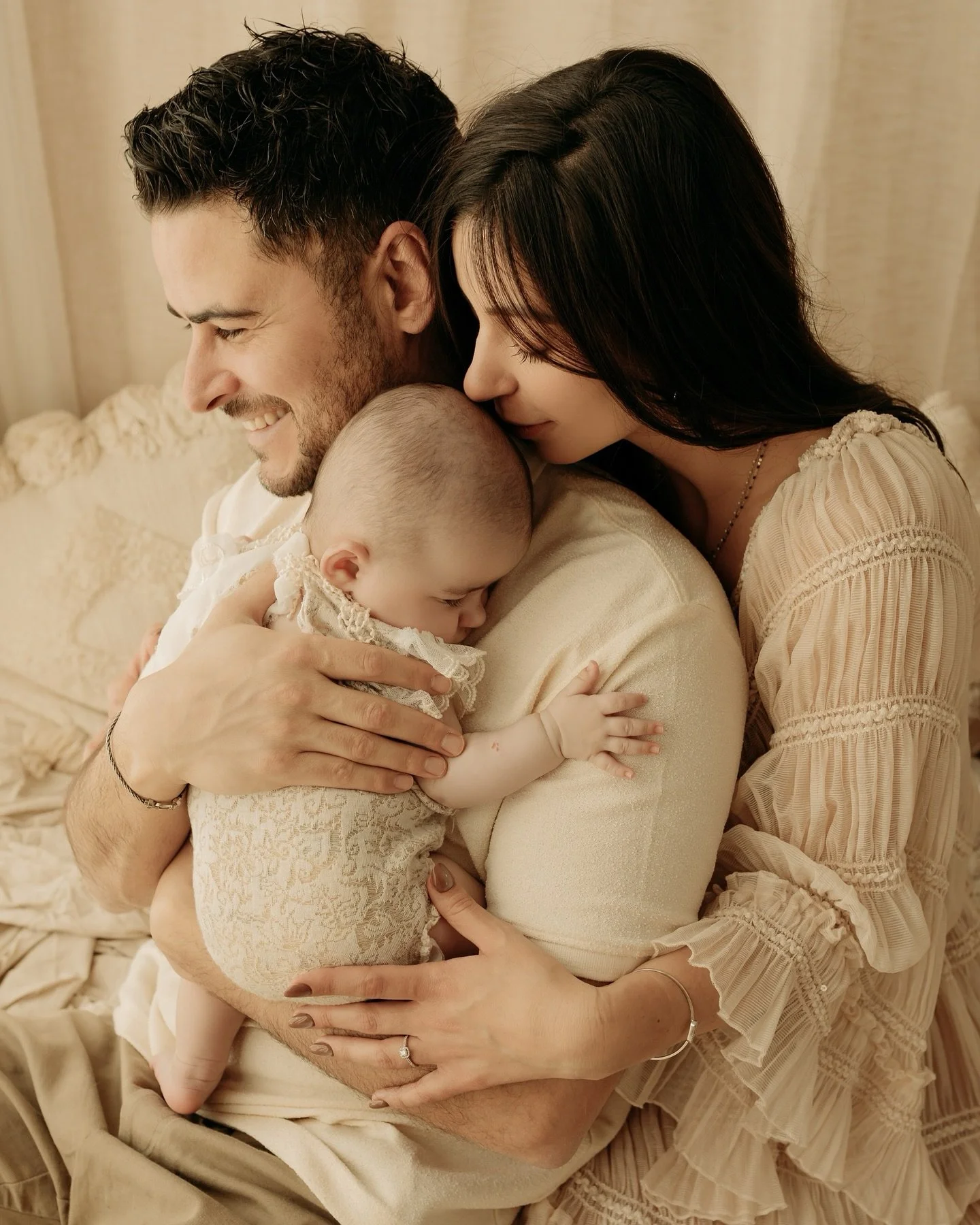 Chaque d&eacute;tail compte quand on aime 🩵

Et moi, je suis la gardienne de ces petites choses qui sont tout, de vos souvenirs qui sont des tr&eacute;sors, de vos &eacute;motions qui font votre histoire. 

Il me reste quelques disponibilit&eacute;s