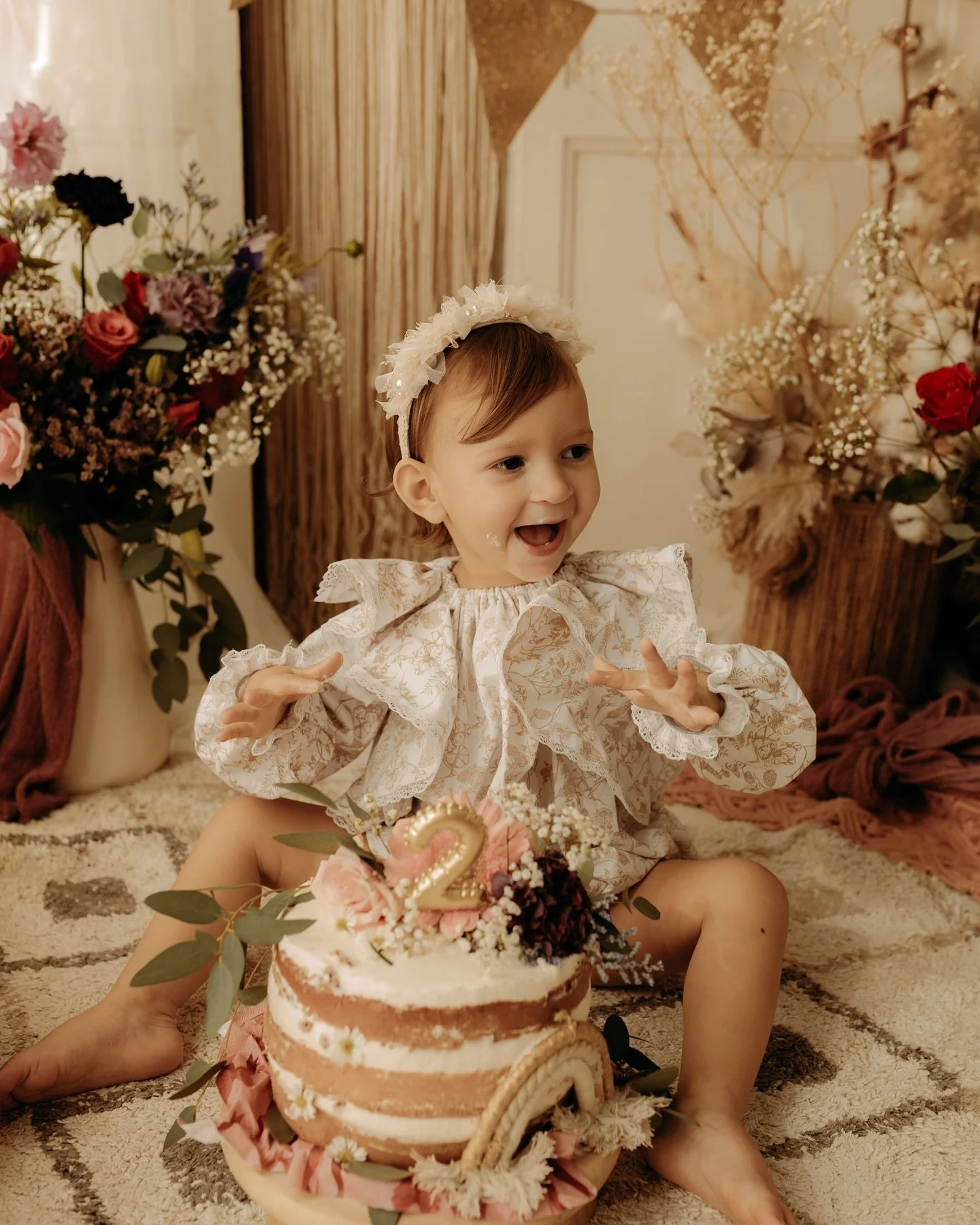 🎂Smash The Cake🎂

✨Un th&egrave;me unique &amp; toujours r&eacute;invent&eacute; 
✨Des fleurs fra&icirc;ches &amp; color&eacute;es 
✨Un g&acirc;teau aussi beau que gourmand juste pour elle 
✨Un bain pour terminer en douceur 

C&rsquo;est la recette