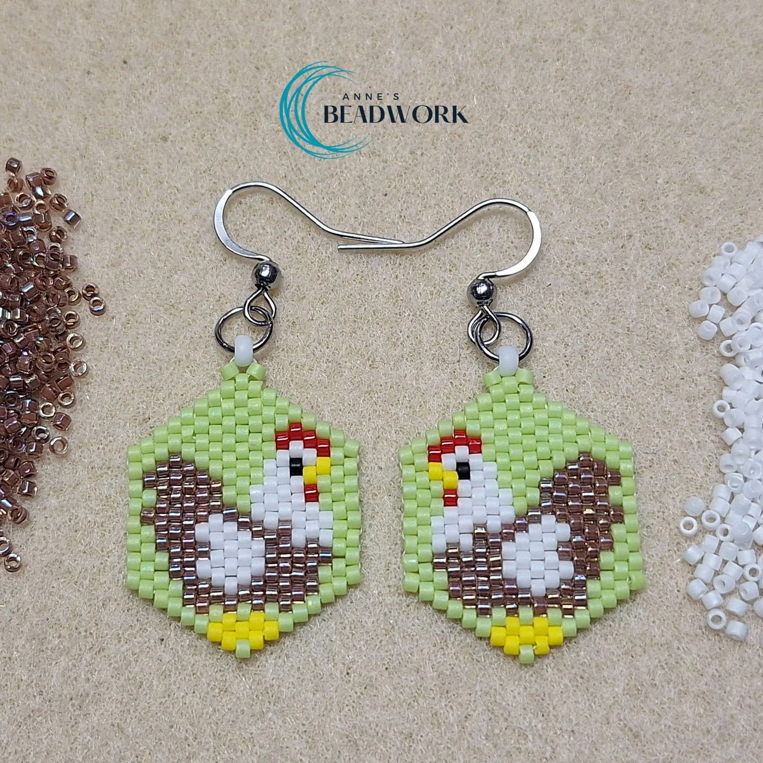 Peyote_Stitch_Hexagonal_Earrings_Hen_Light_Green_20260507.jpg