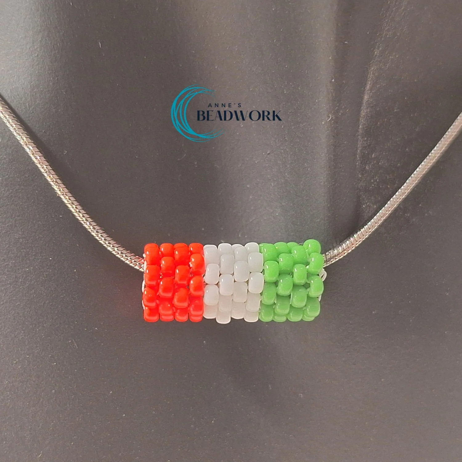 Barrel_Necklace_Flags_Italy_Hanging_20260714.jpg