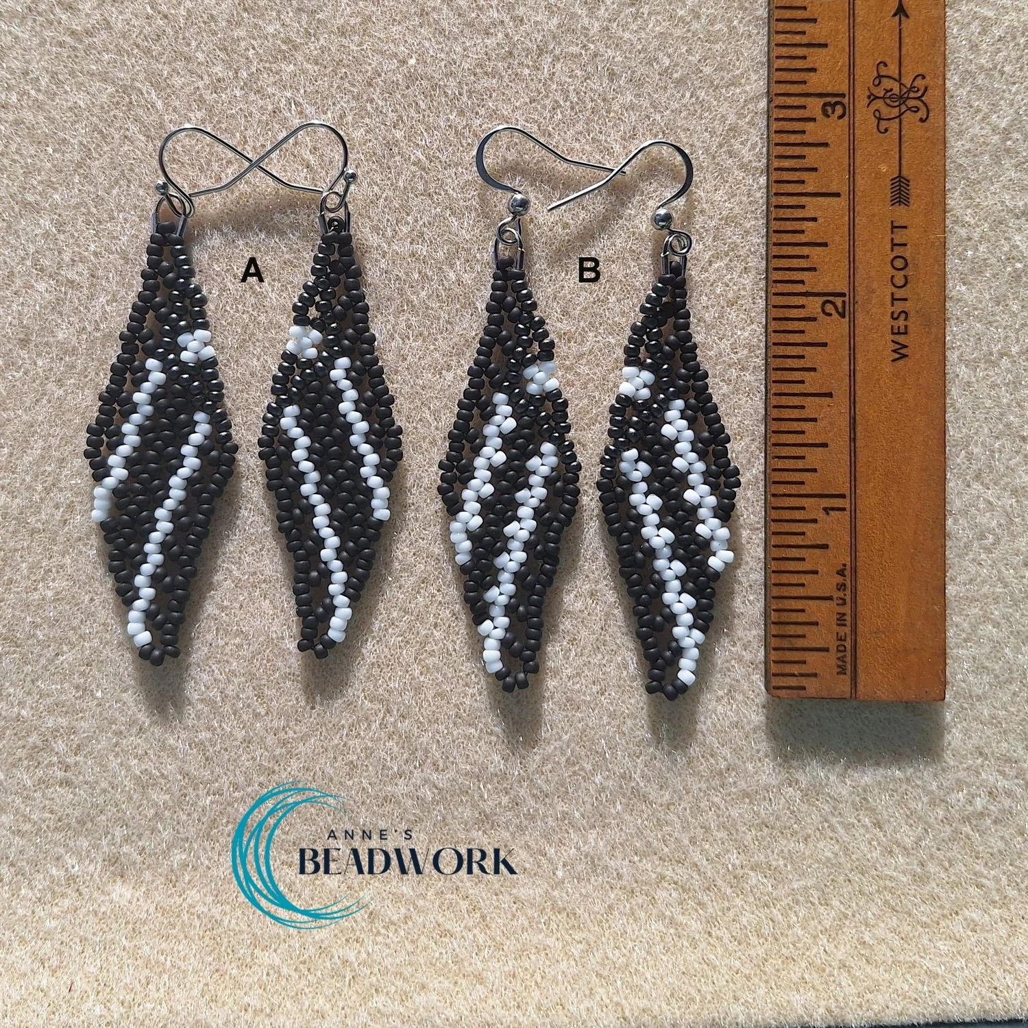 Feather_Earrings_Flags_Puerto_Rico_Black_White_Medium_20260331_Length.jpg
