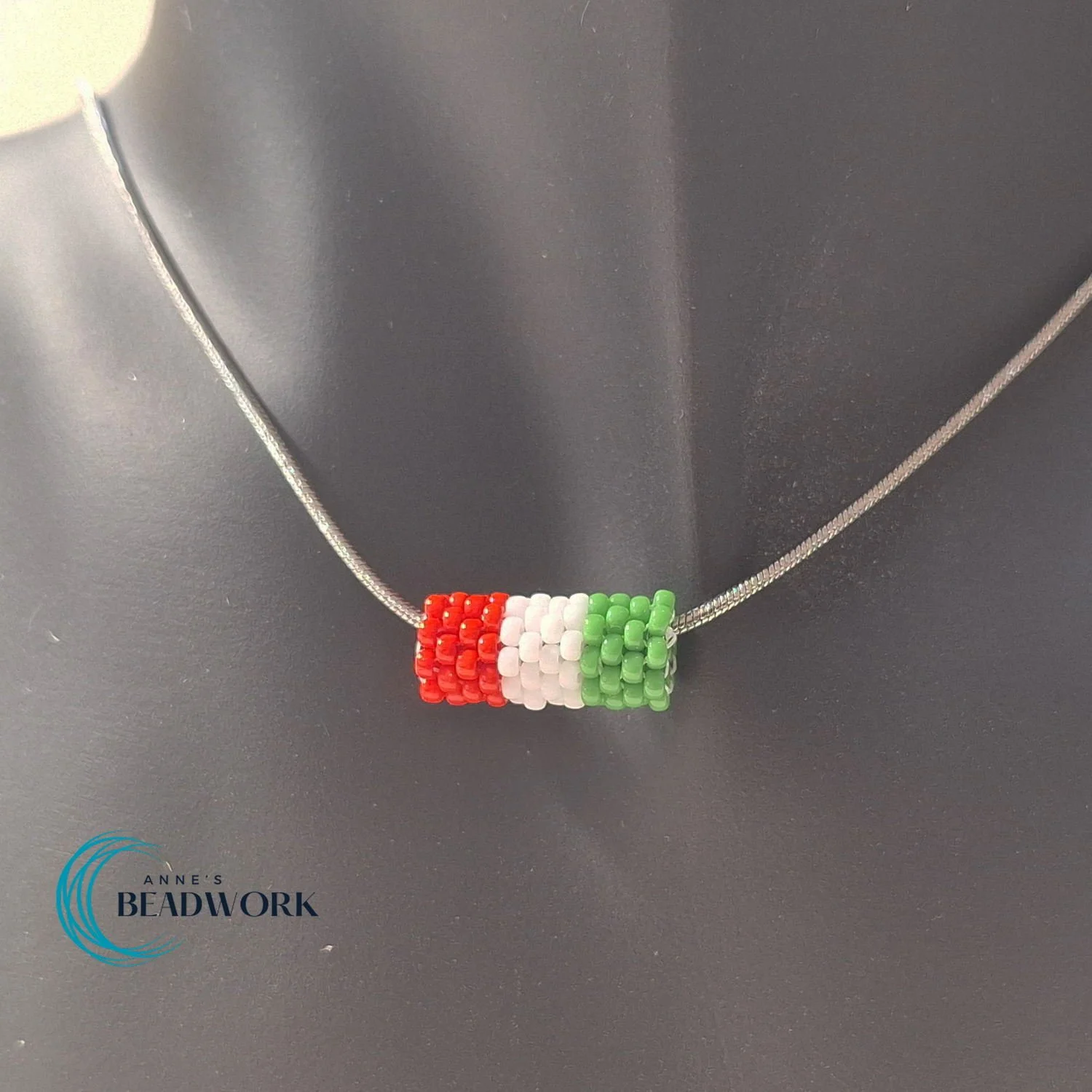 Barrel_Necklace_Flags_Italy_Hanging_20260714_1.jpg