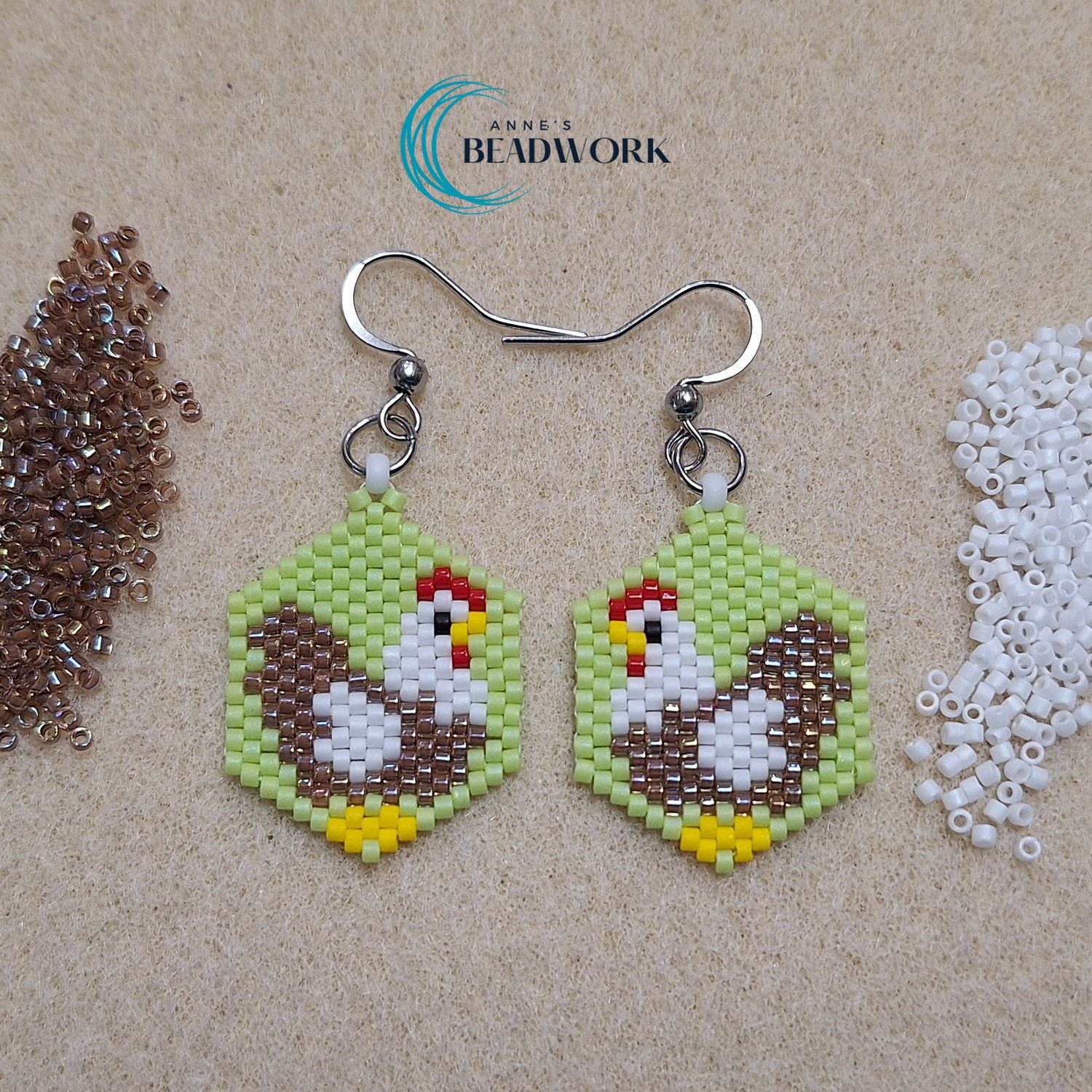 Peyote_Stitch_Hexagonal_Earrings_Hen_Light_Green_20260507_2.jpg