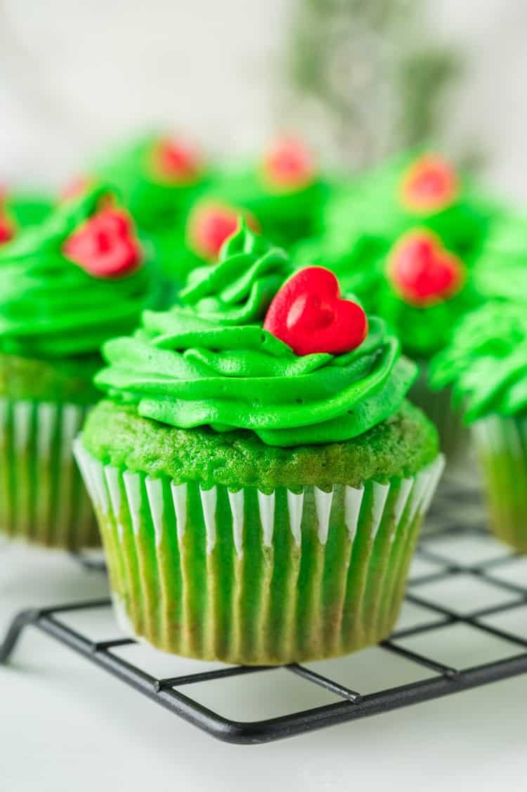 Grinch-Cupcakes-15.jpg
