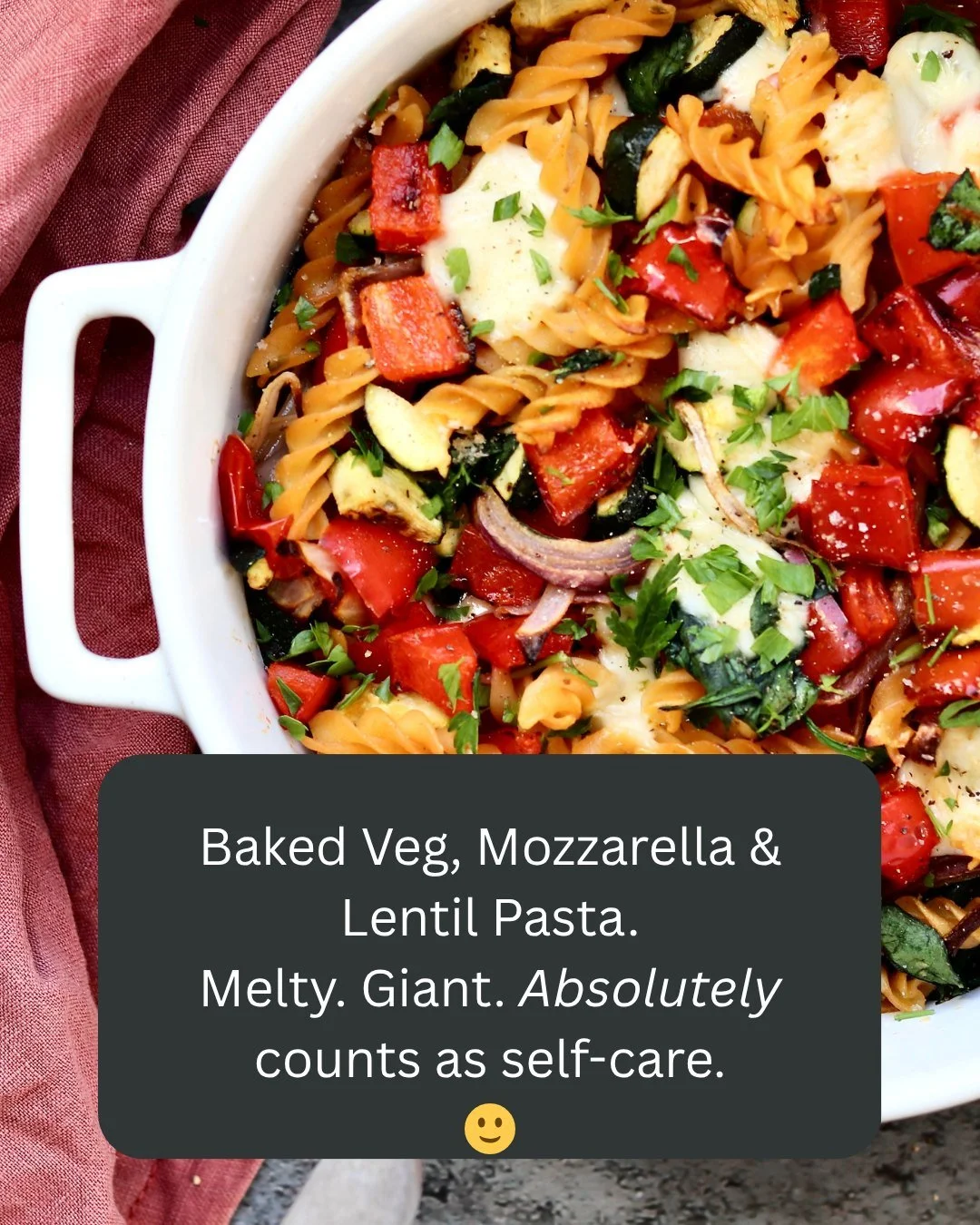 Baked Veg, Mozzarella &amp; Lentil Pasta. 🧀🍝

White pasta smothered in melty cheese will always have a place in my heart.... BUT this is what I make now - and I genuinely don't feel like I'm missing out.

Roasted veggies. Bubbling golden mozzarella