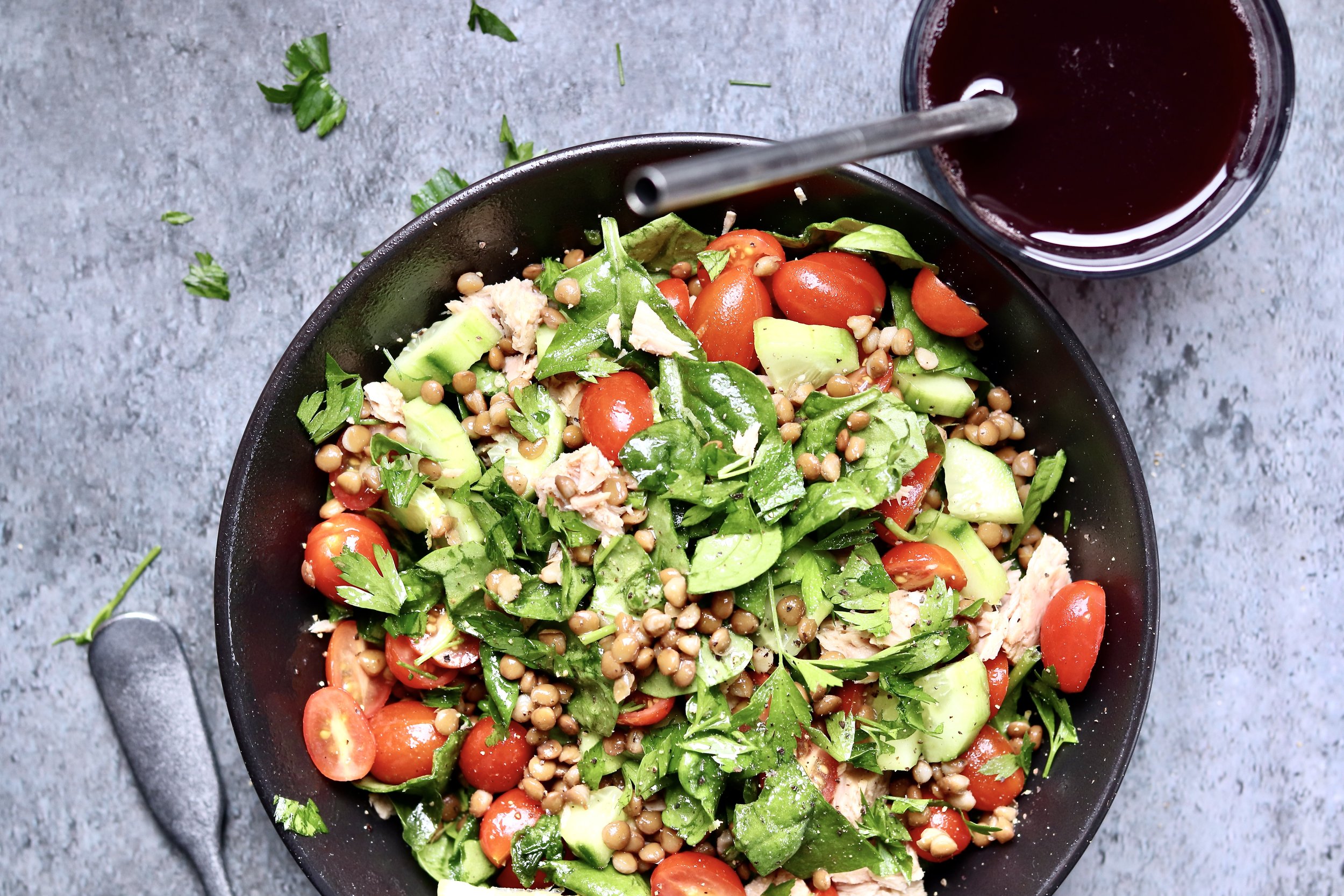 Lemon herb tuna and lentil power bowl featuring protein-rich tuna, fiber-packed lentils, fresh vegetables, and herbs in a balanced nutrient-dense meal.
