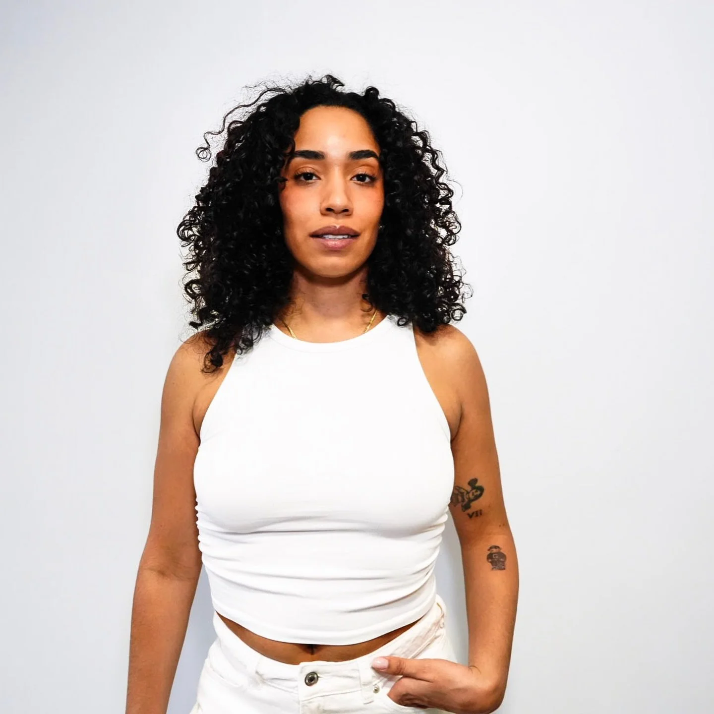 Giselle B. brow artist + founder of @fancyfacesnyc_ 

📍 Studio A.