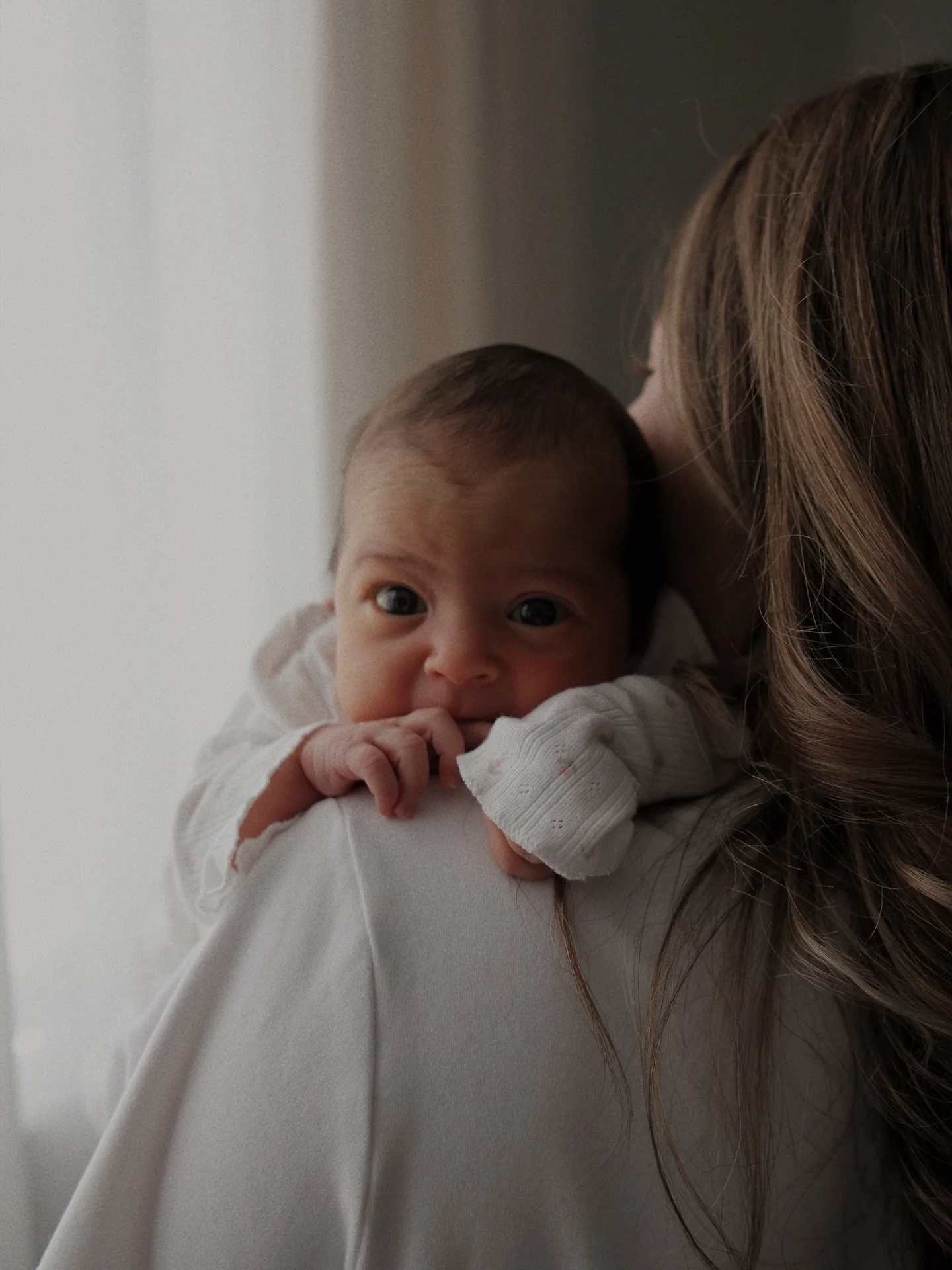 If you are contemplating about making the time for newborn photos, let this be your sign&hellip;it&rsquo;s worth it! Such sweet moments to photograph.

Not in our studio but photographed by Vita @velvet.houseco

#cltstudio #cltphotography #studiospac